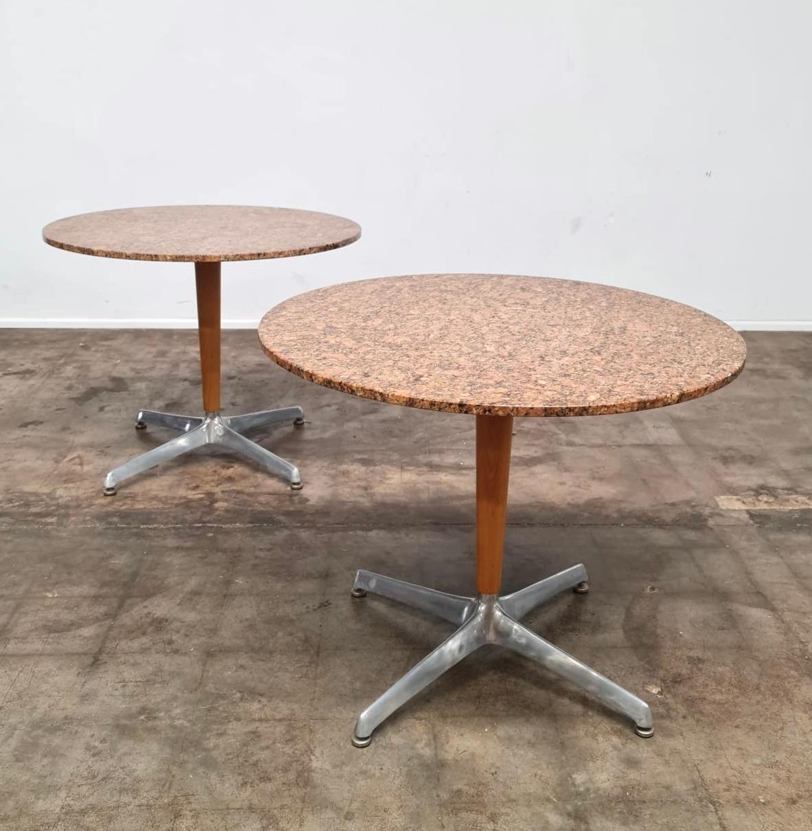 Small granite top bistro table For Sale 1