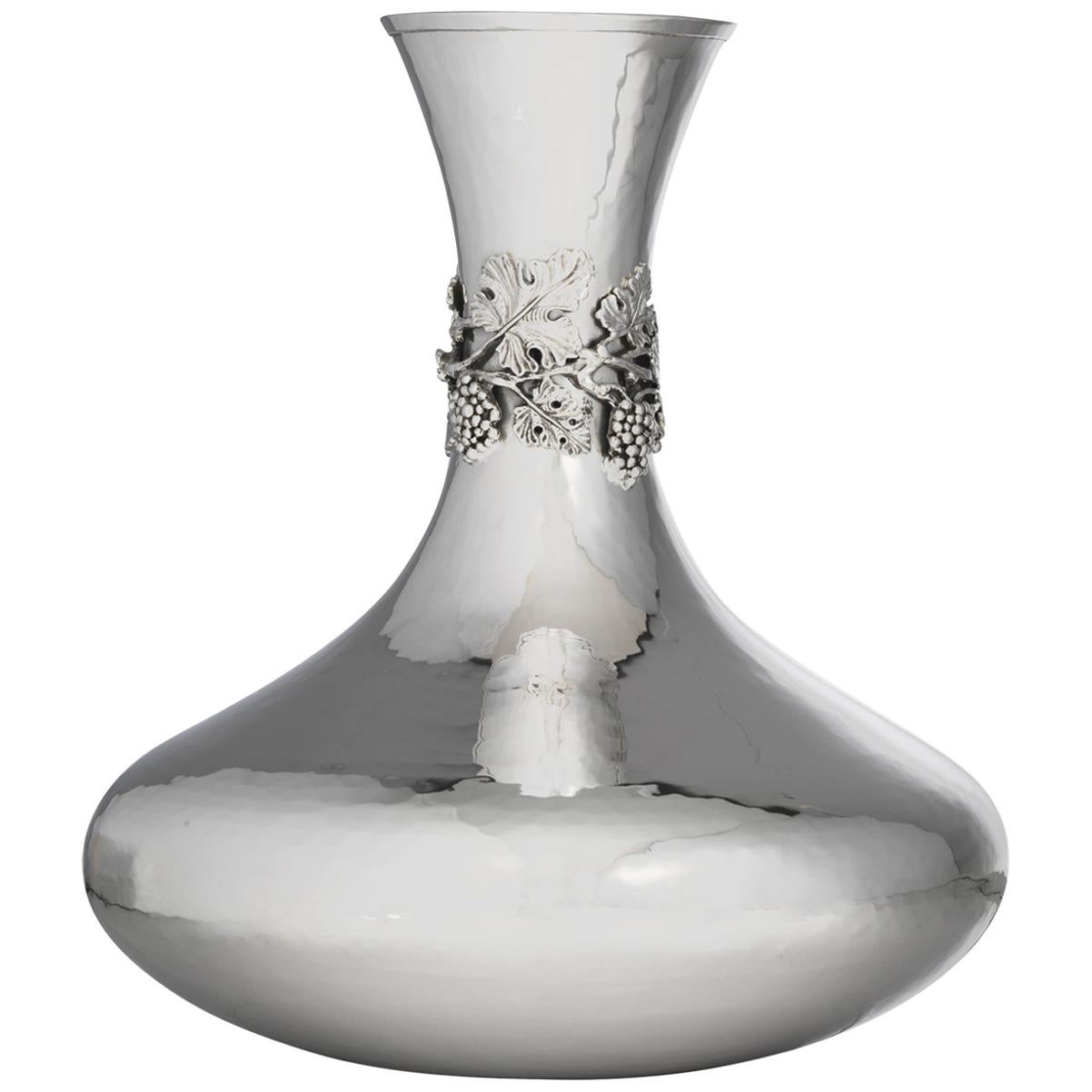 For luxurious elegance at the table, this piece is created for an engaging tactile experience and will provide a touch of class when entertaining. With charming grape detail and crafted in silver, this small grape decanter features unique properties