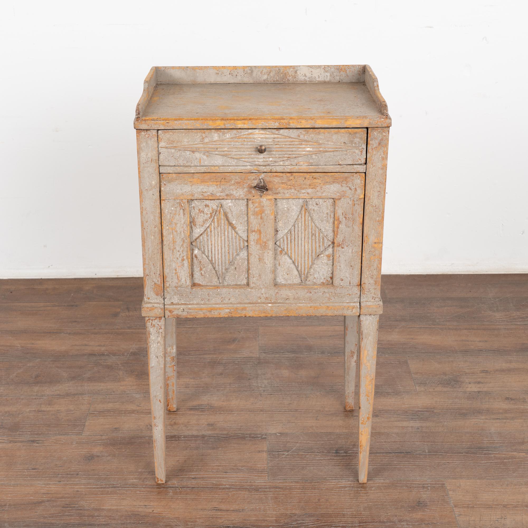 Small Gray Painted Gustavian Cabinet Nightstand, Sweden circa 1840 In Good Condition In Round Top, TX