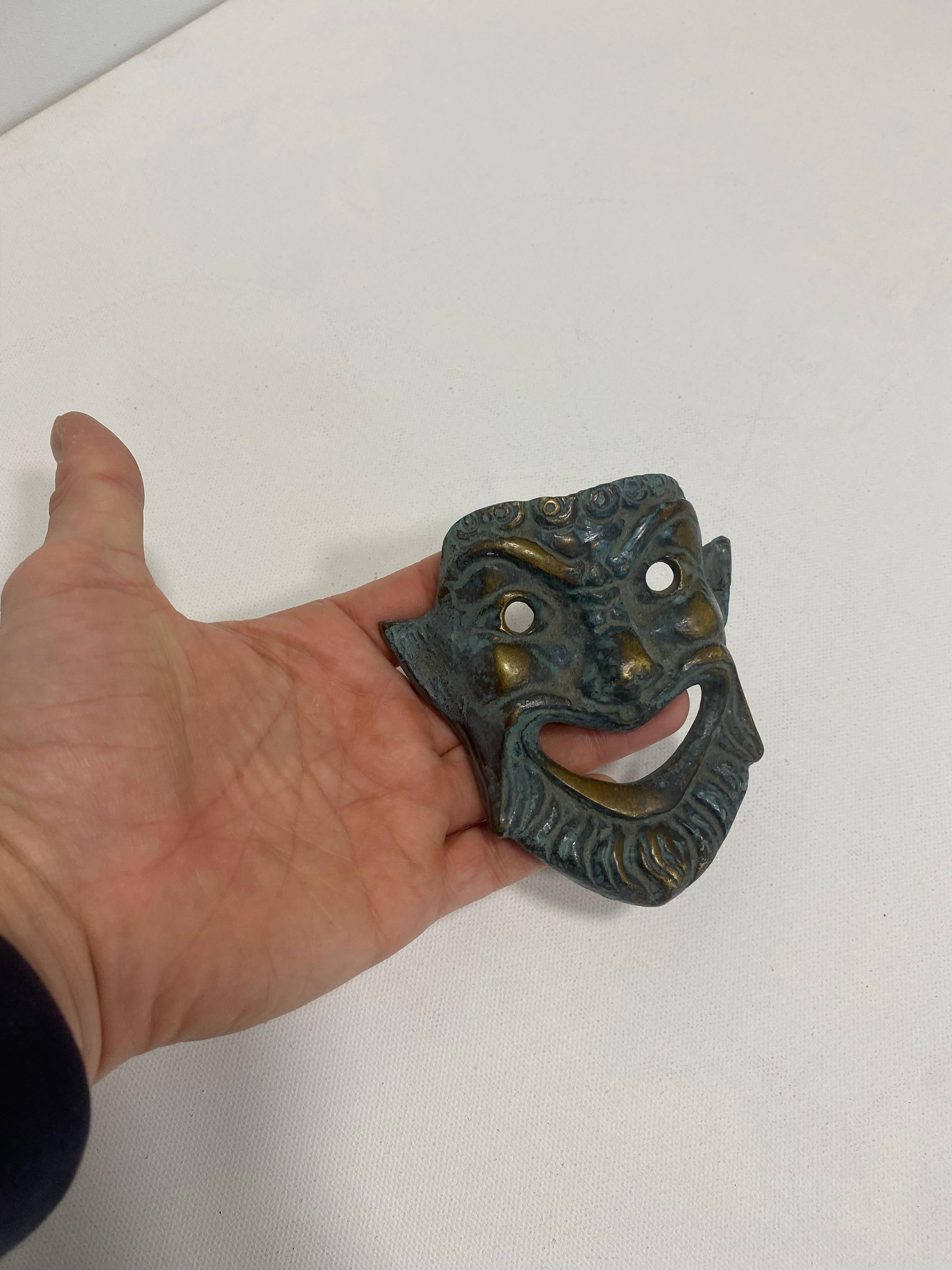 Kleine griechische Bronze Messing Theater Maske Wand hängen dekorative 1970er Vintage Art im Zustand „Gut“ im Angebot in London, GB
