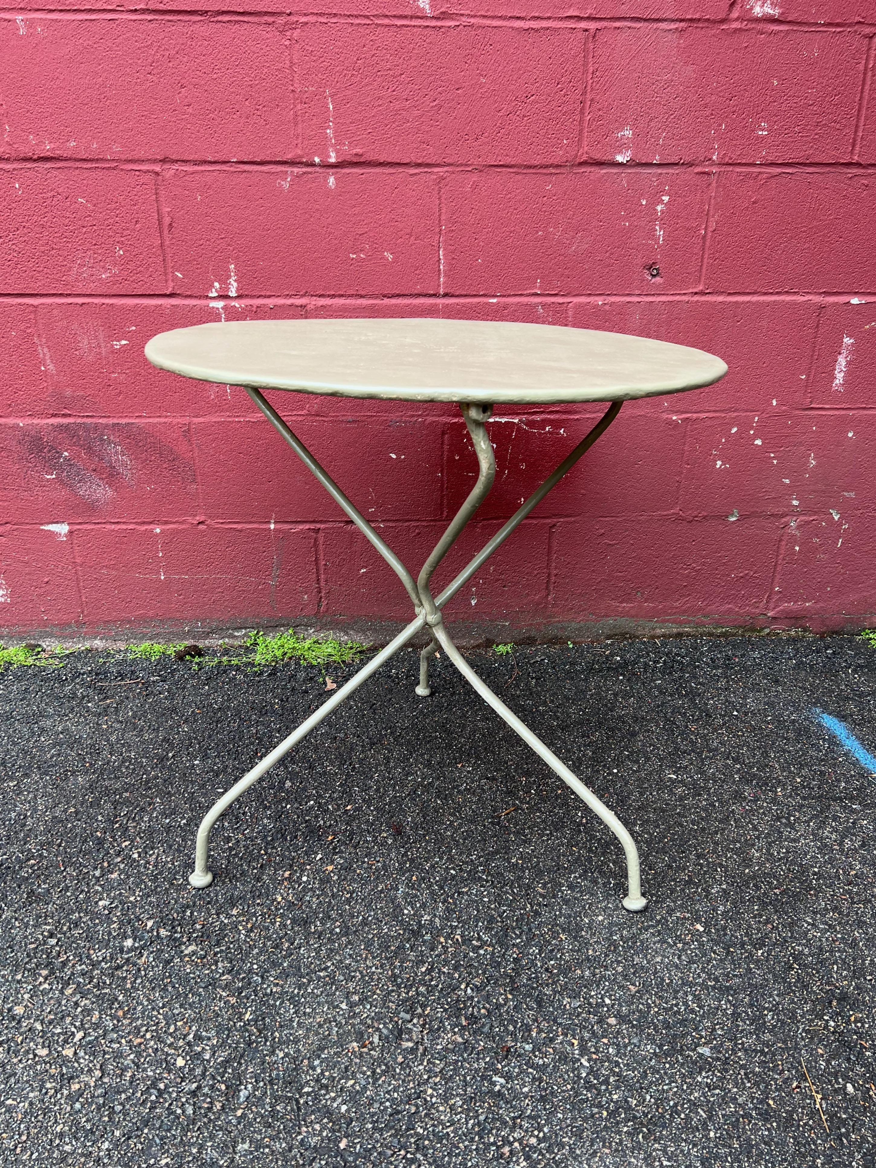 This small French bistro or garden table is a unique and versatile piece of furniture. Its tripod base can be easily folded for convenient storage, making it a great option for smaller outdoor spaces or for those who like to switch up their outdoor