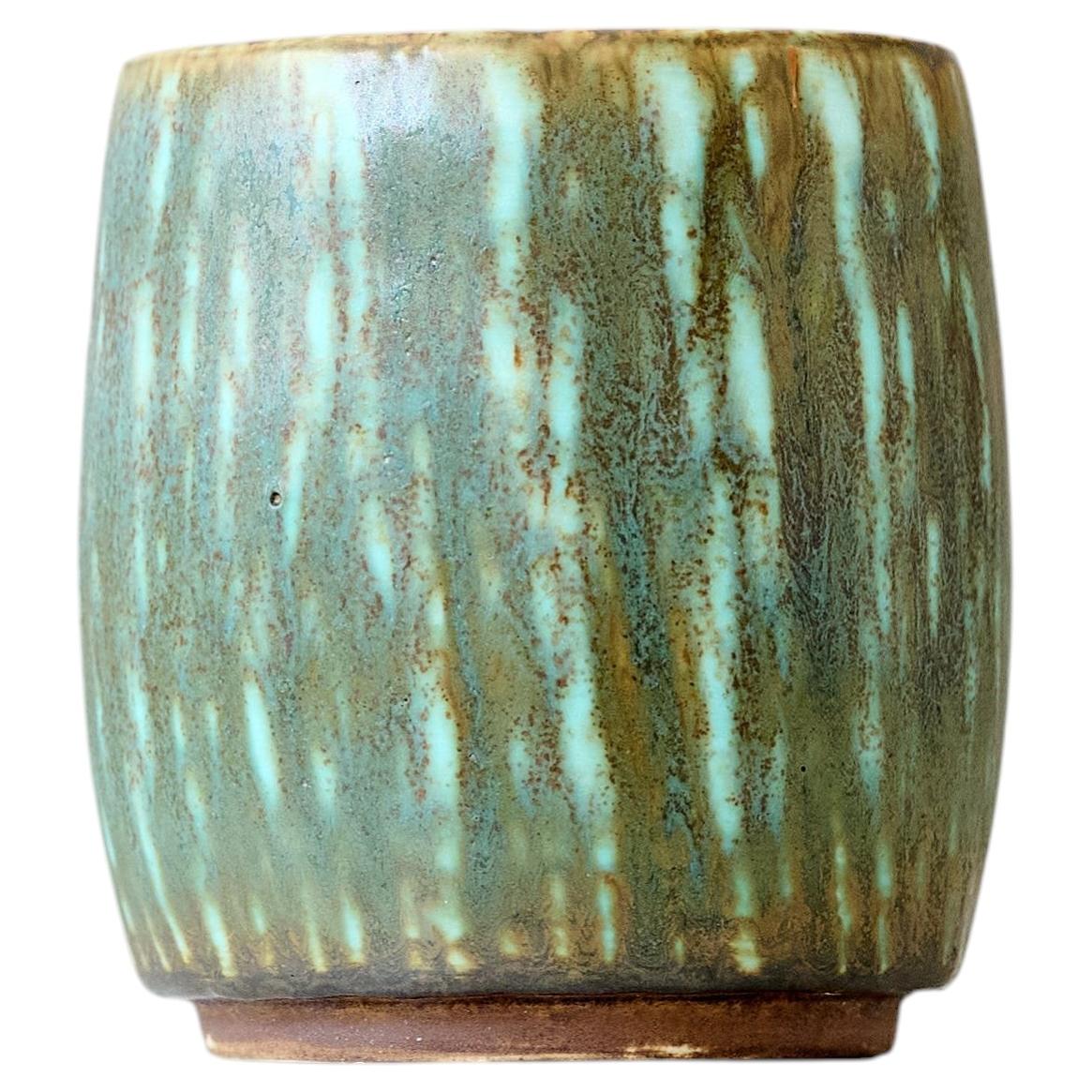 Vaso piccolo in gres verde di Gunnar Nylund per Rorstrand, Svezia, anni '60. in vendita