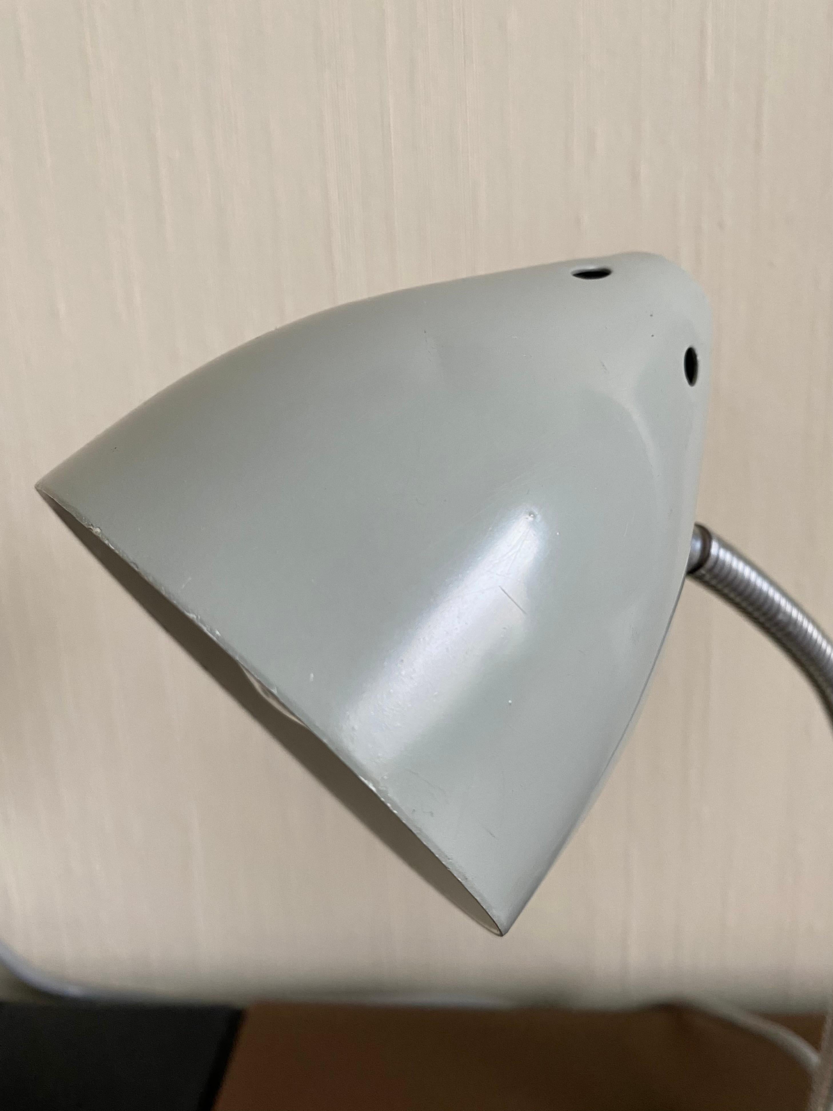 Petite lampe de bureau grise d'Herman Theodoor Busquet pour Hala Zeist Bon état - En vente à Schagen, NL