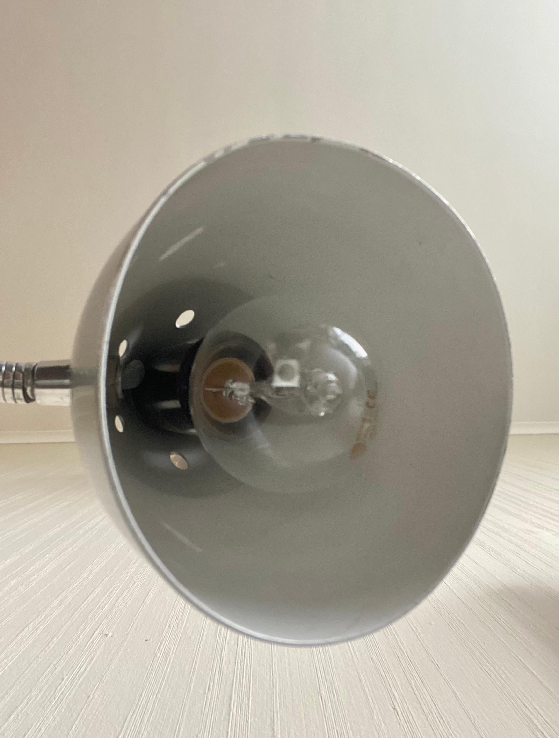 Petite lampe de bureau grise d'Herman Theodoor Busquet pour Hala Zeist en vente 2