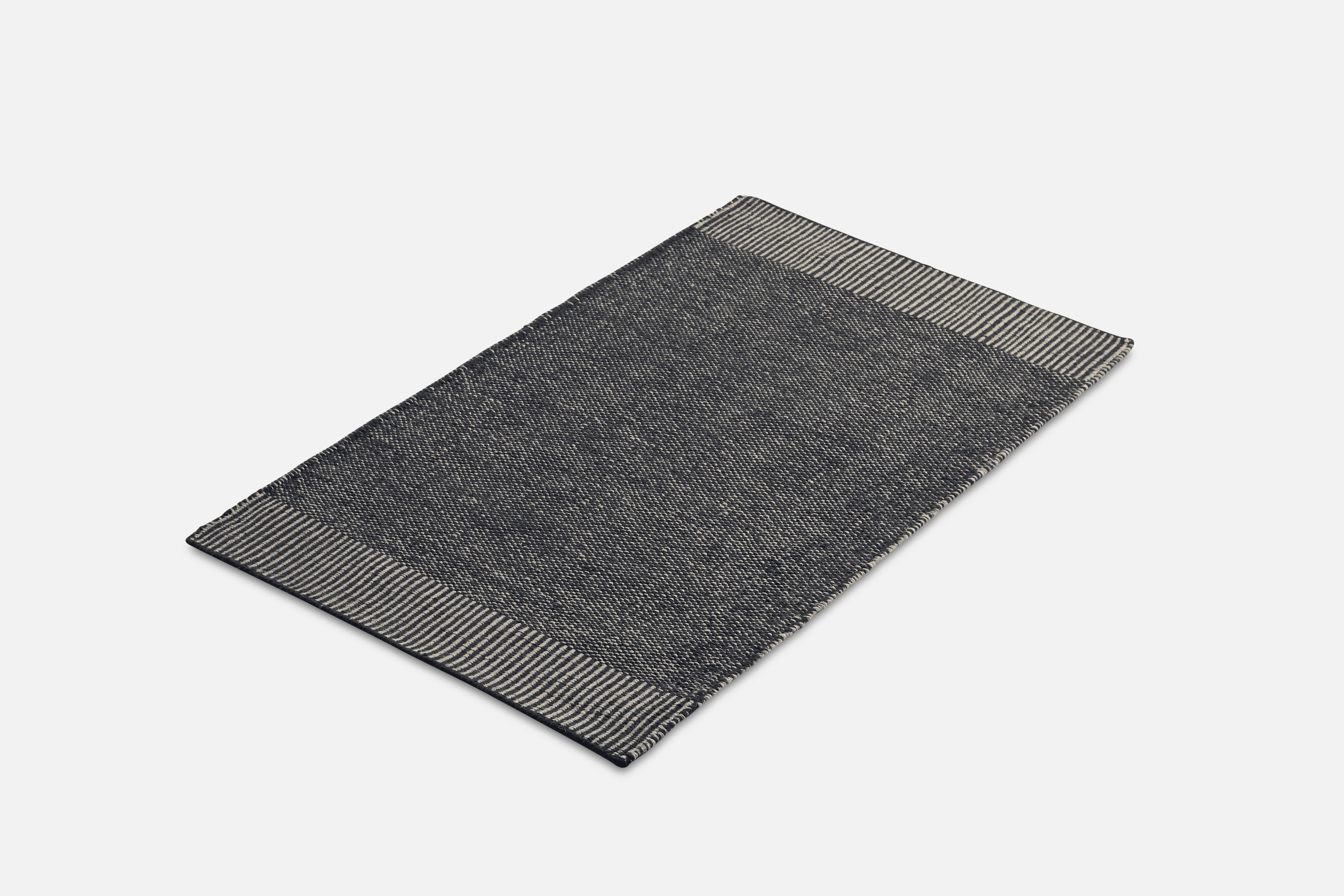 Small Grey Rombo rug by Studio MLR.
Materials: 65% wool, 35% jute.
Dimensions: W 90 x L 140 cm
Available in 3 sizes: W 90 x L 140, W 170 x L 240, W 75 x L 200 cm.
Available in grey, moss green and rust.

Rombo is characterised by the materials