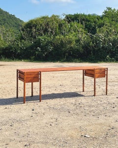 Small Gui Desk by Estudio Prosa