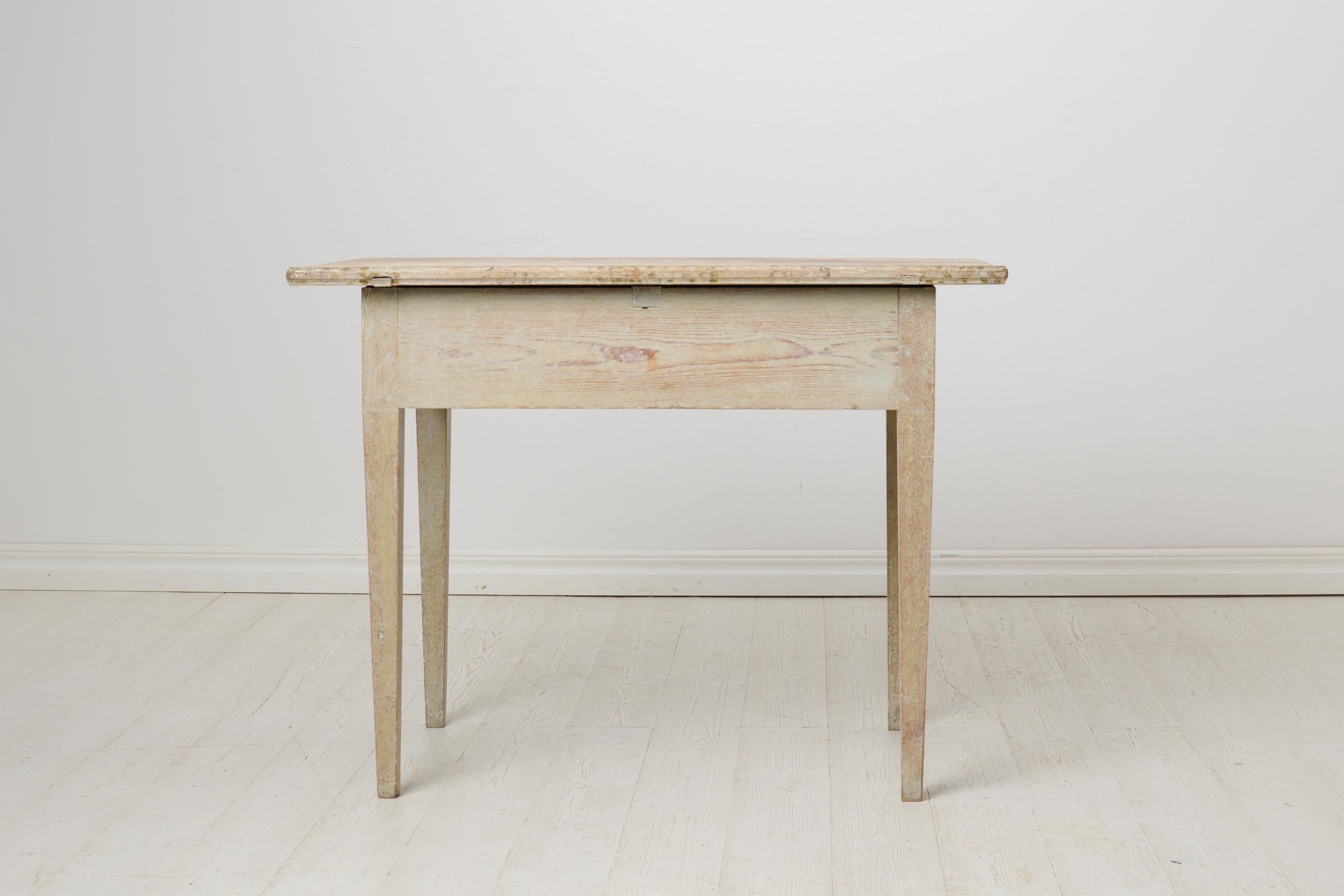 Small Gustavian Antique Country House Side Table from Northern Sweden For Sale 1