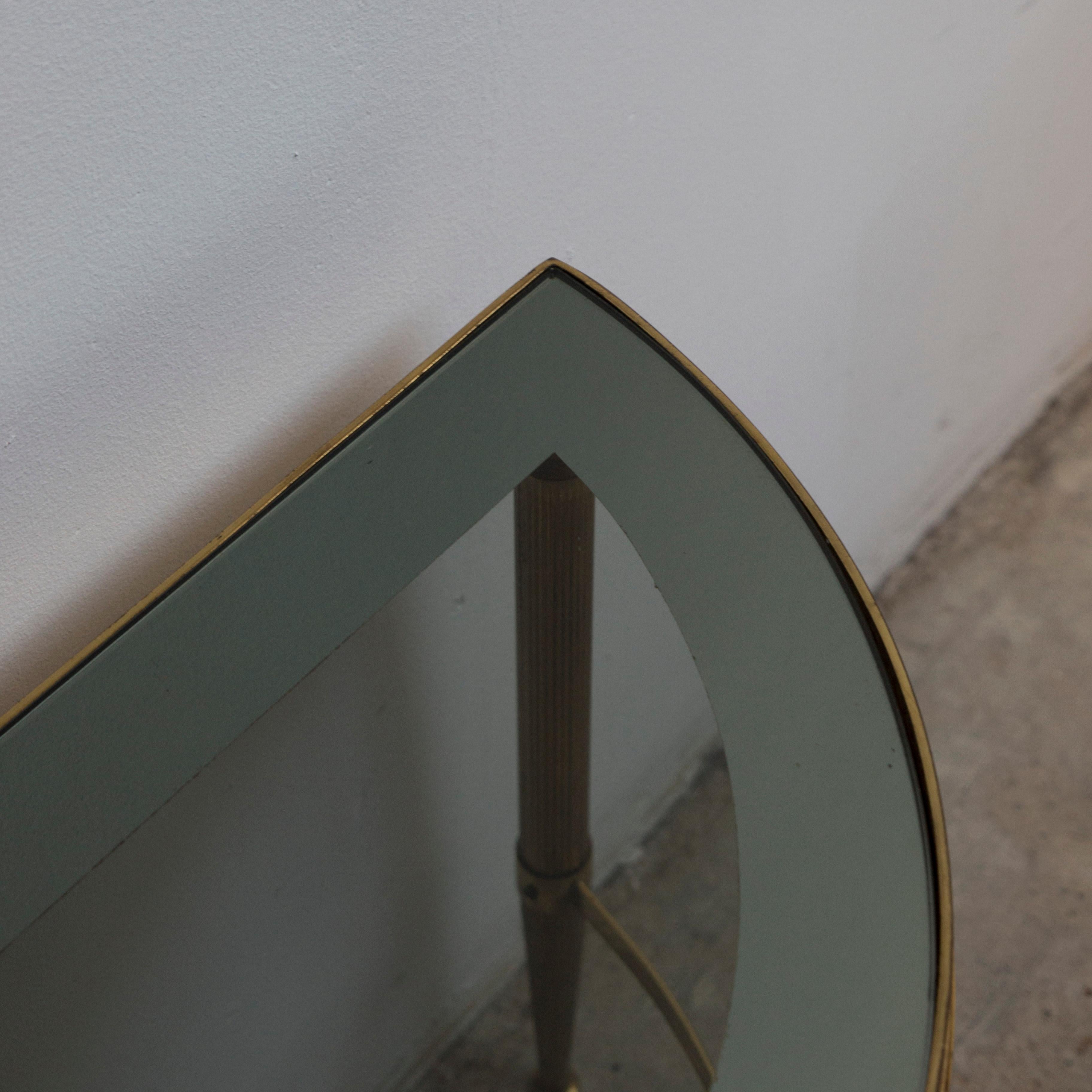 Hollywood Regency Petite table d'appoint demi-cercle en laiton de la Maison Bagues, années 1960 en vente