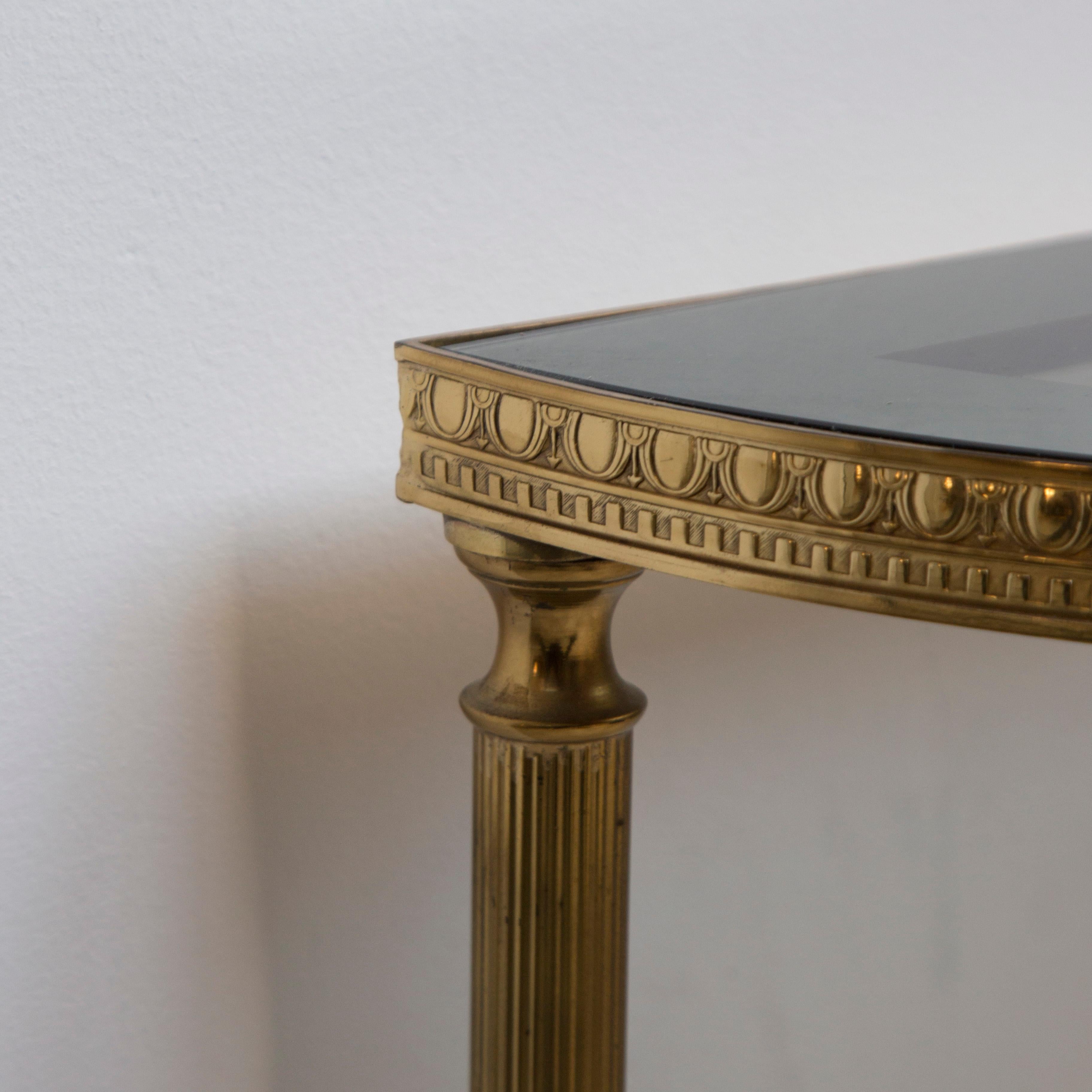 Petite table d'appoint demi-cercle en laiton de la Maison Bagues, années 1960 en vente 1