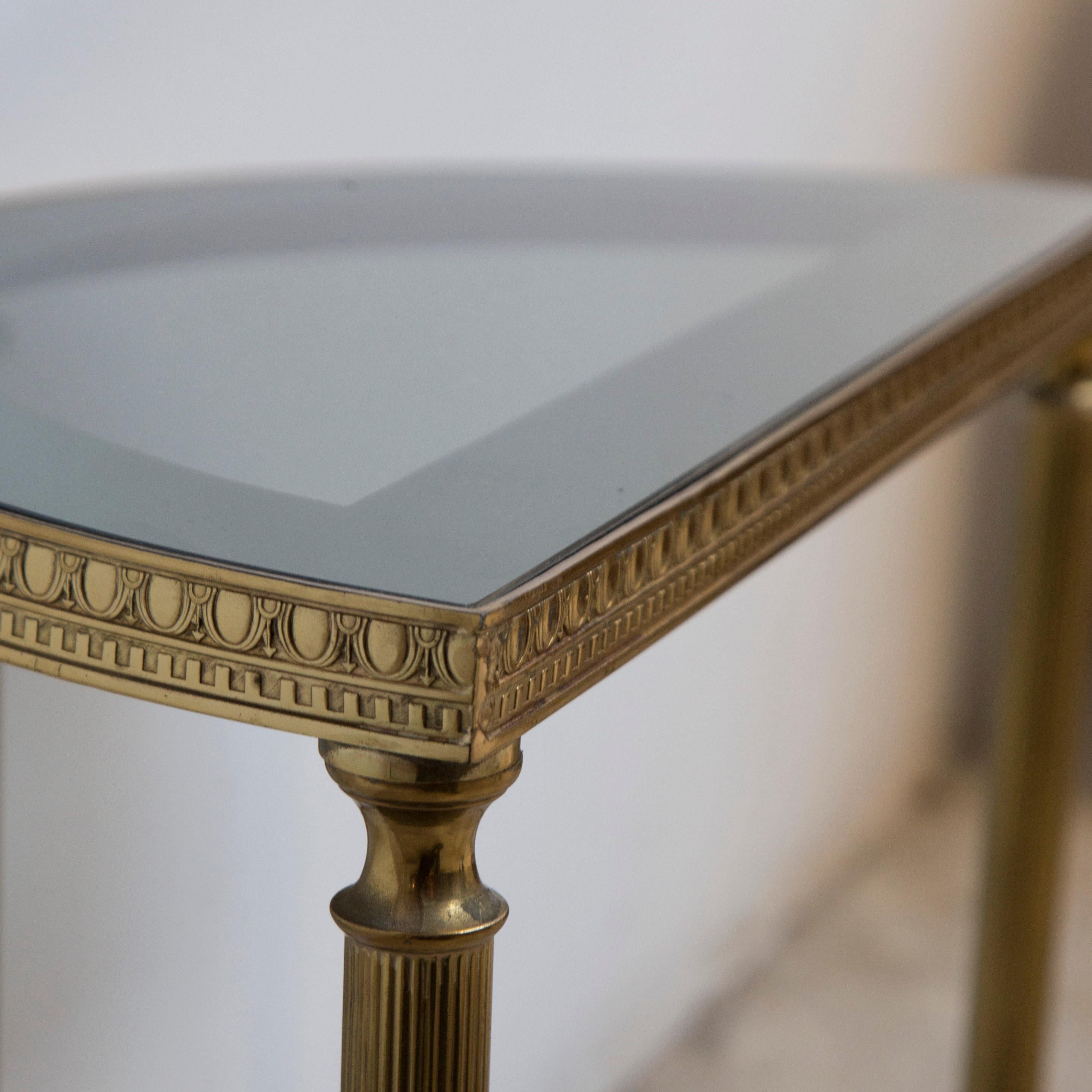 Petite table d'appoint demi-cercle en laiton de la Maison Bagues, années 1960 en vente 2