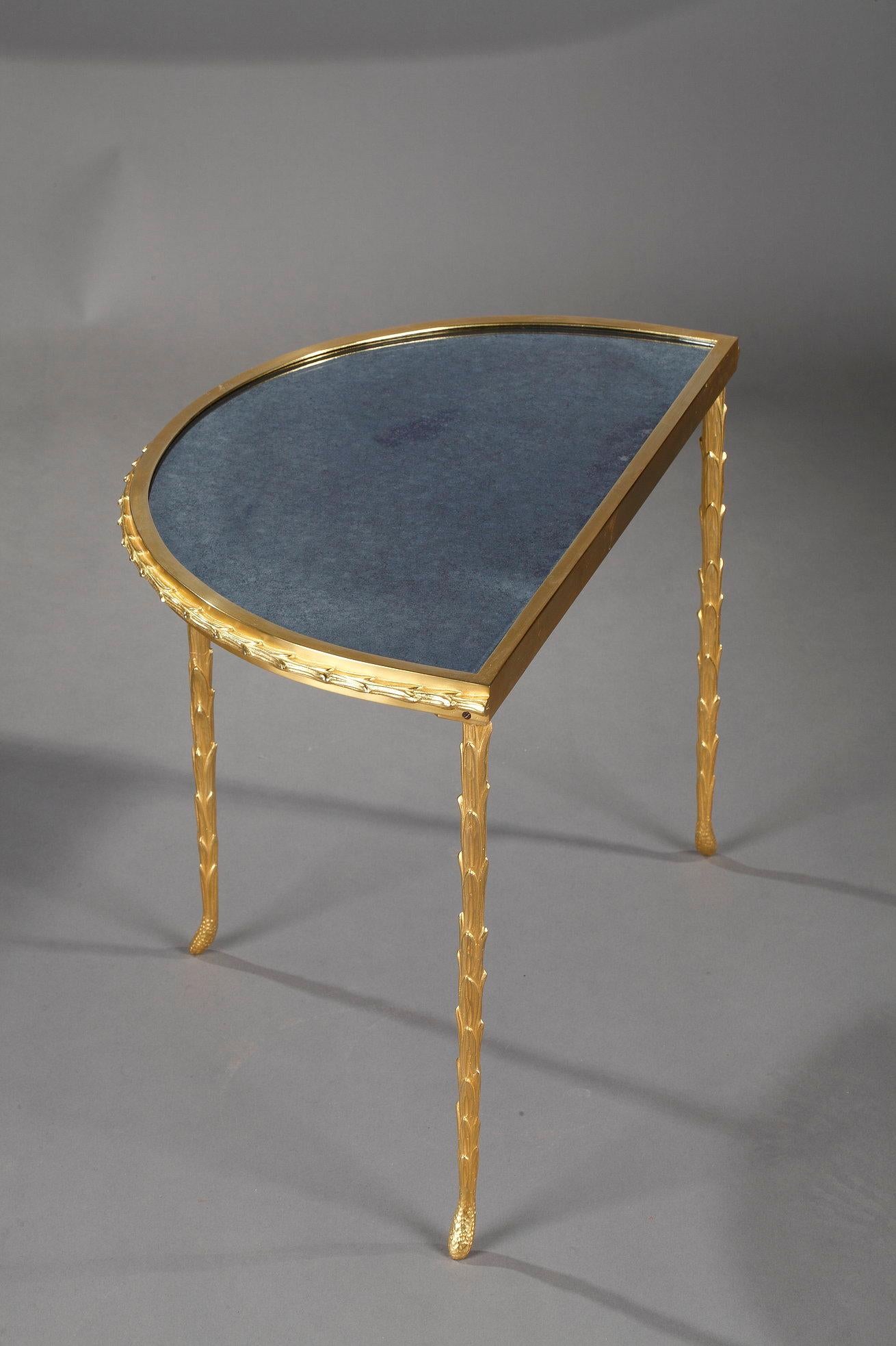 Milieu du XXe siècle Petite table demi-lune avec plateau en miroir vieilli en bronze, Maison Baguès en vente