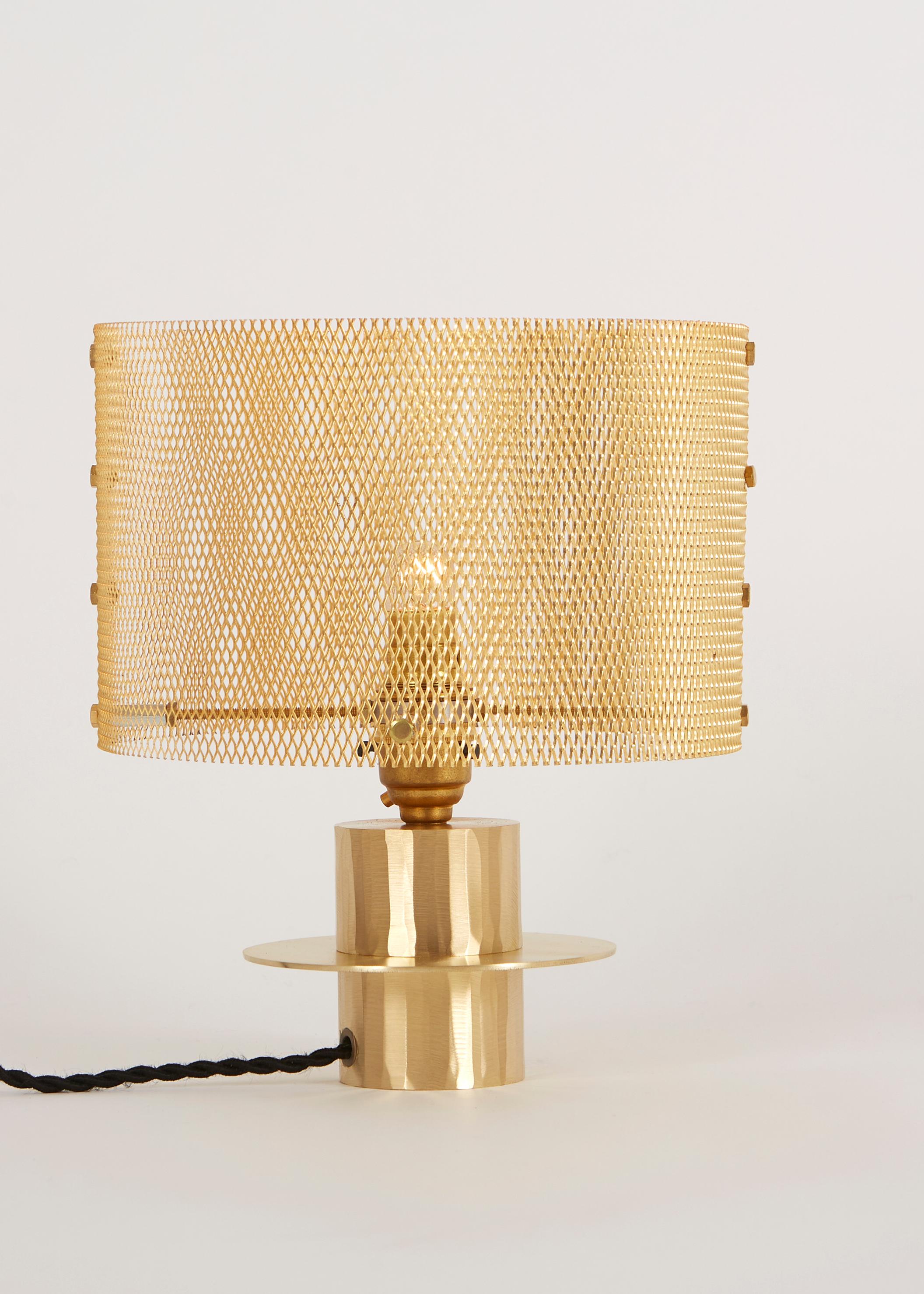 Art déco Lampe de table Atahualpa en or martelé à la main par Marine Breynaert - Luxury Lighting en vente