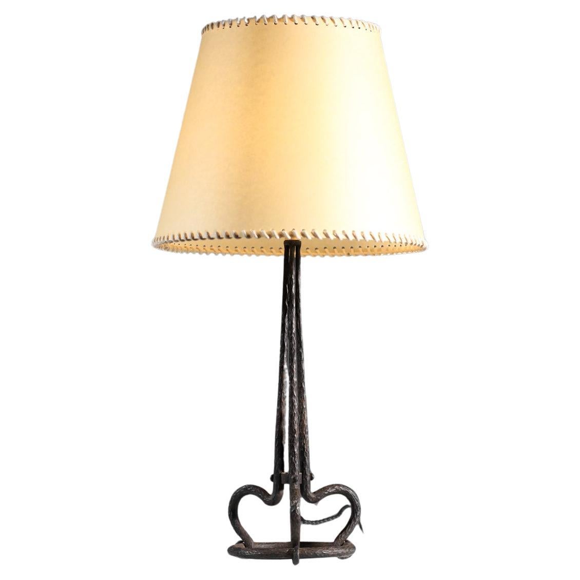 Small hammered wrought iron lamp from the 1930s For Sale