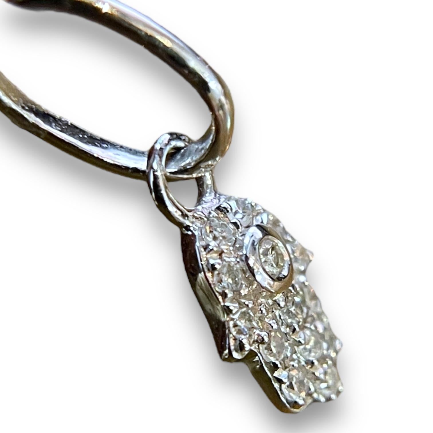 Art Déco Ciondolo Hamsa Pave piccolo in oro bianco in vendita