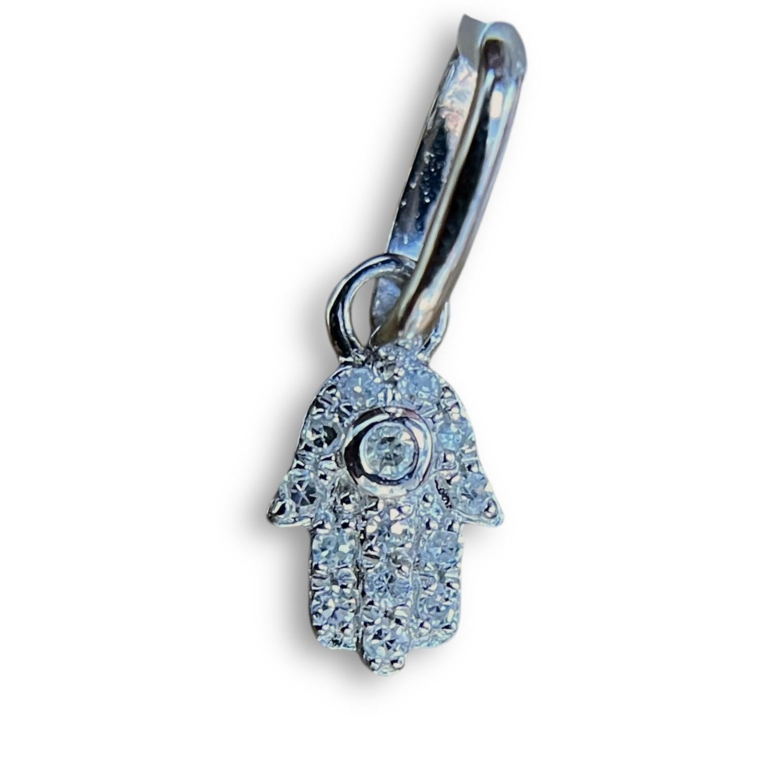 Taglio rotondo Ciondolo Hamsa Pave piccolo in oro bianco in vendita