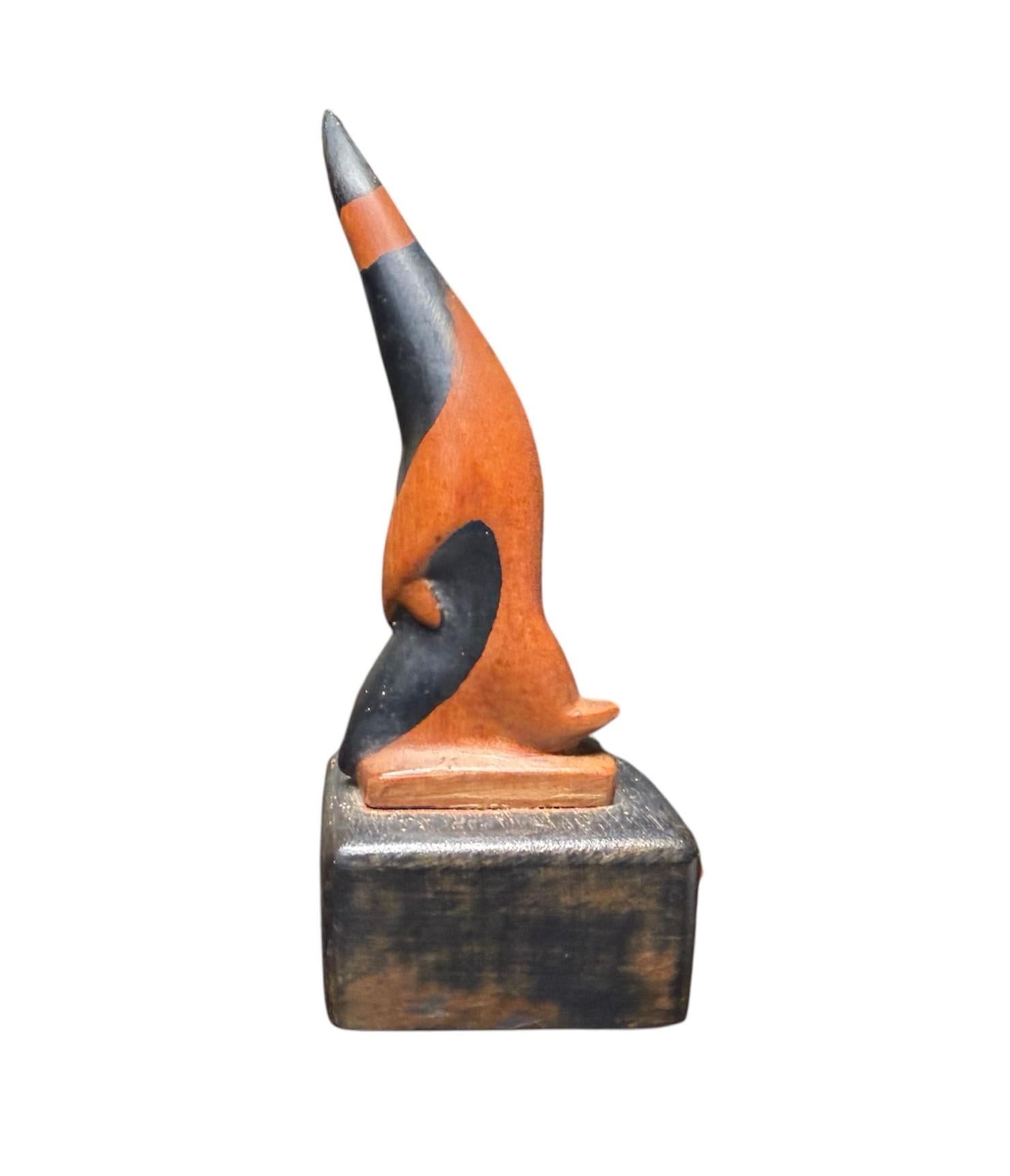 Sculpté à la main Small Hand Carved Wood Penguin Sculpture By Compostela en vente