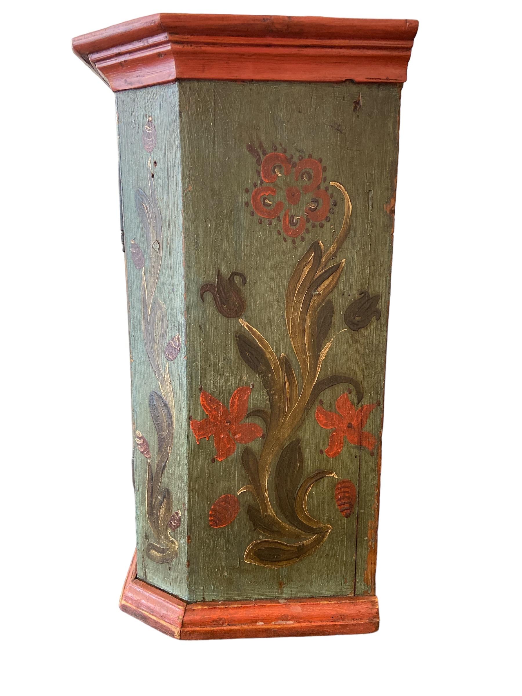 Pequeño armario pintado a mano, fechado en 1736 en Bueno estado para la venta en 'S-HERTOGENBOSCH, NL