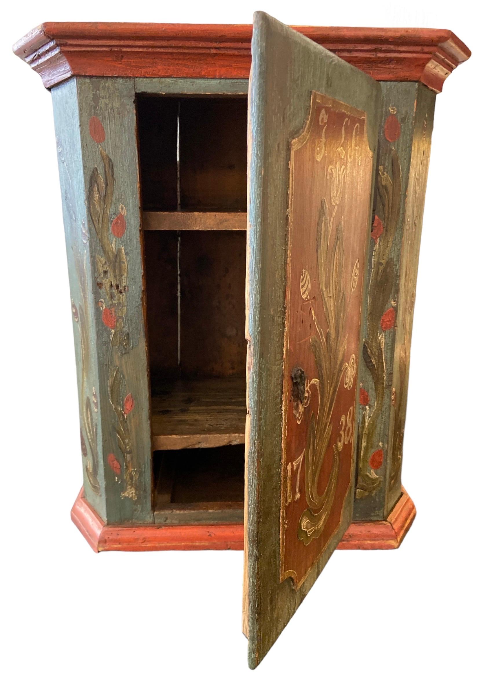 Pequeño armario pintado a mano, fechado en 1736 en venta 1