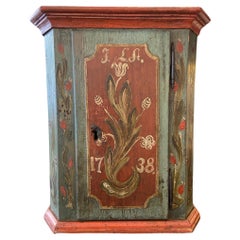 Petit meuble peint à la main, daté de 1736