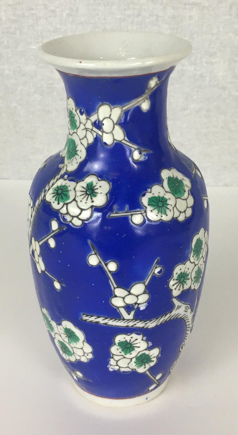 Round Chrysanthemum Hand-Painted Blue and White Chinoiserie Vase