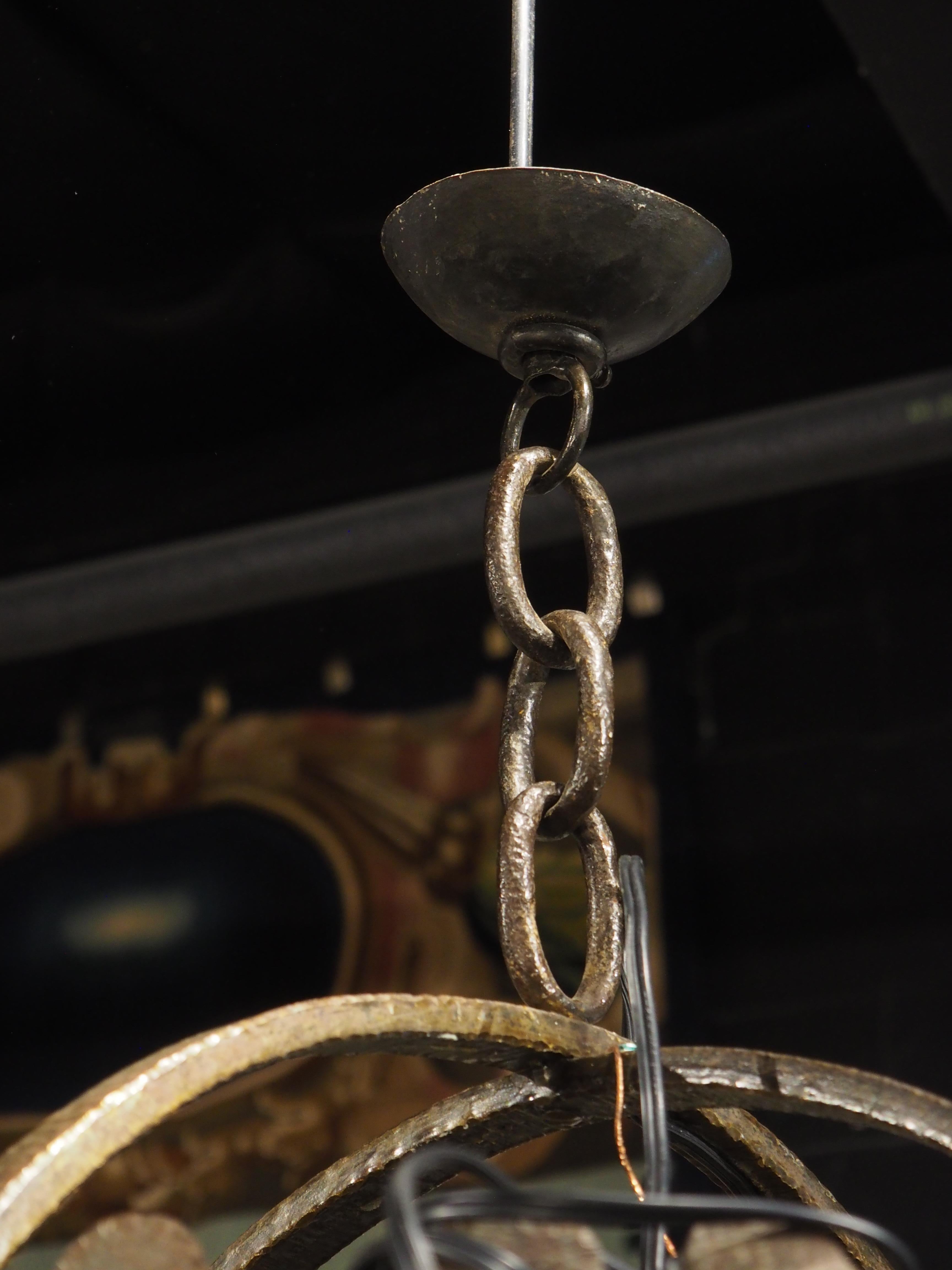 Petit lustre en fer forgé à la main en forme de coq, France, 20e siècle en vente 4