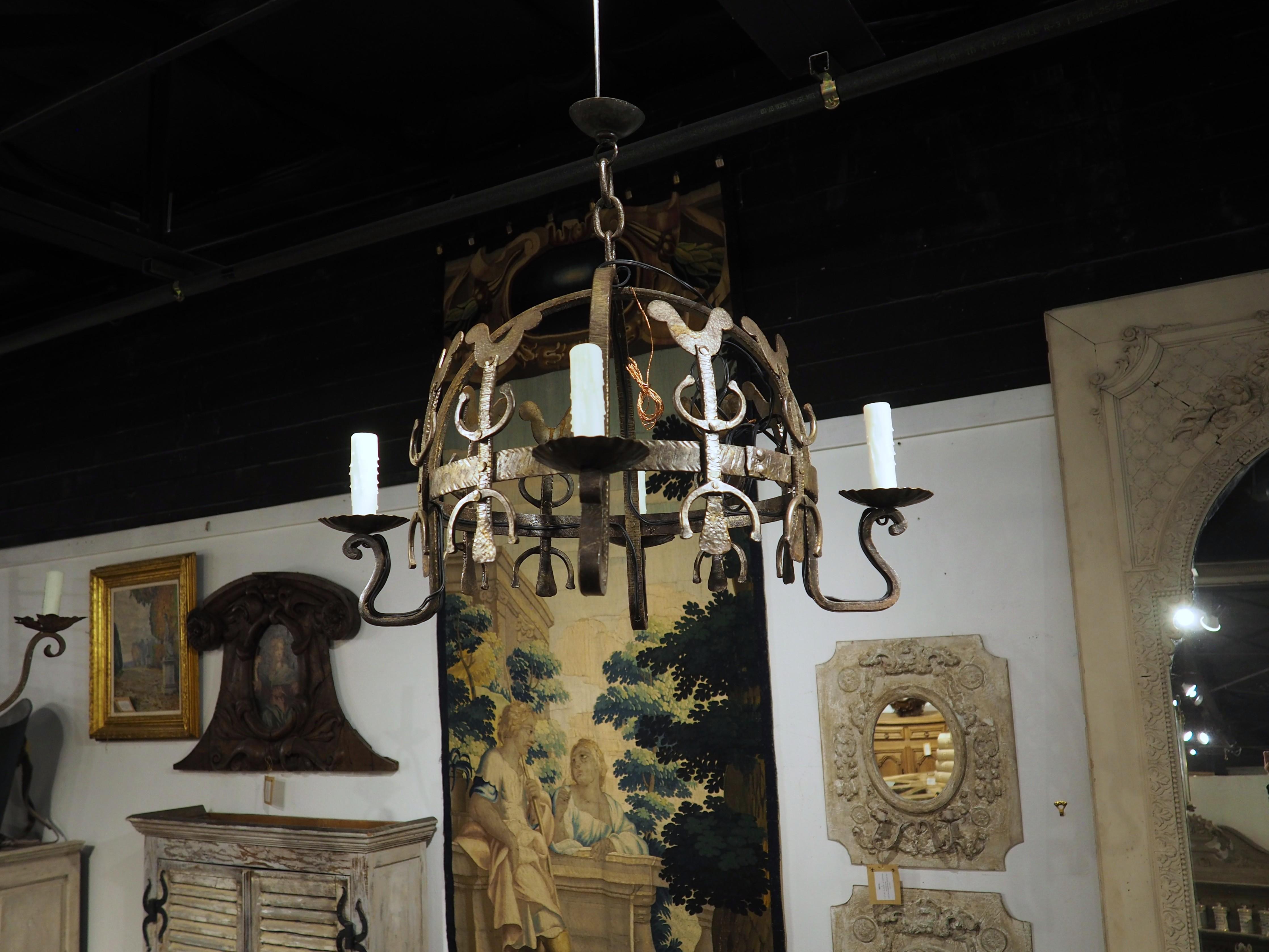 Petit lustre en fer forgé à la main en forme de coq, France, 20e siècle en vente 9