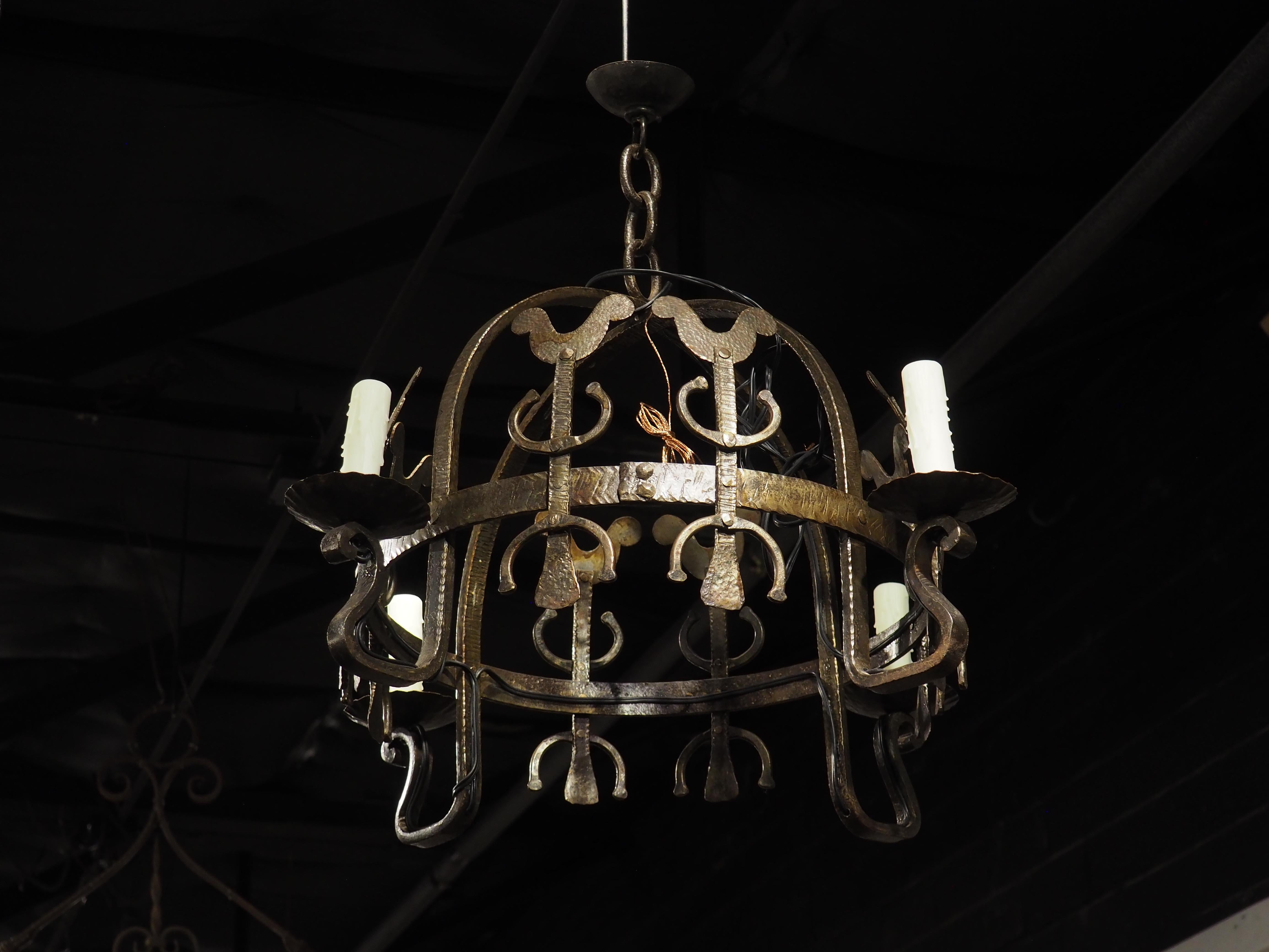 Petit lustre en fer forgé à la main en forme de coq, France, 20e siècle en vente 12