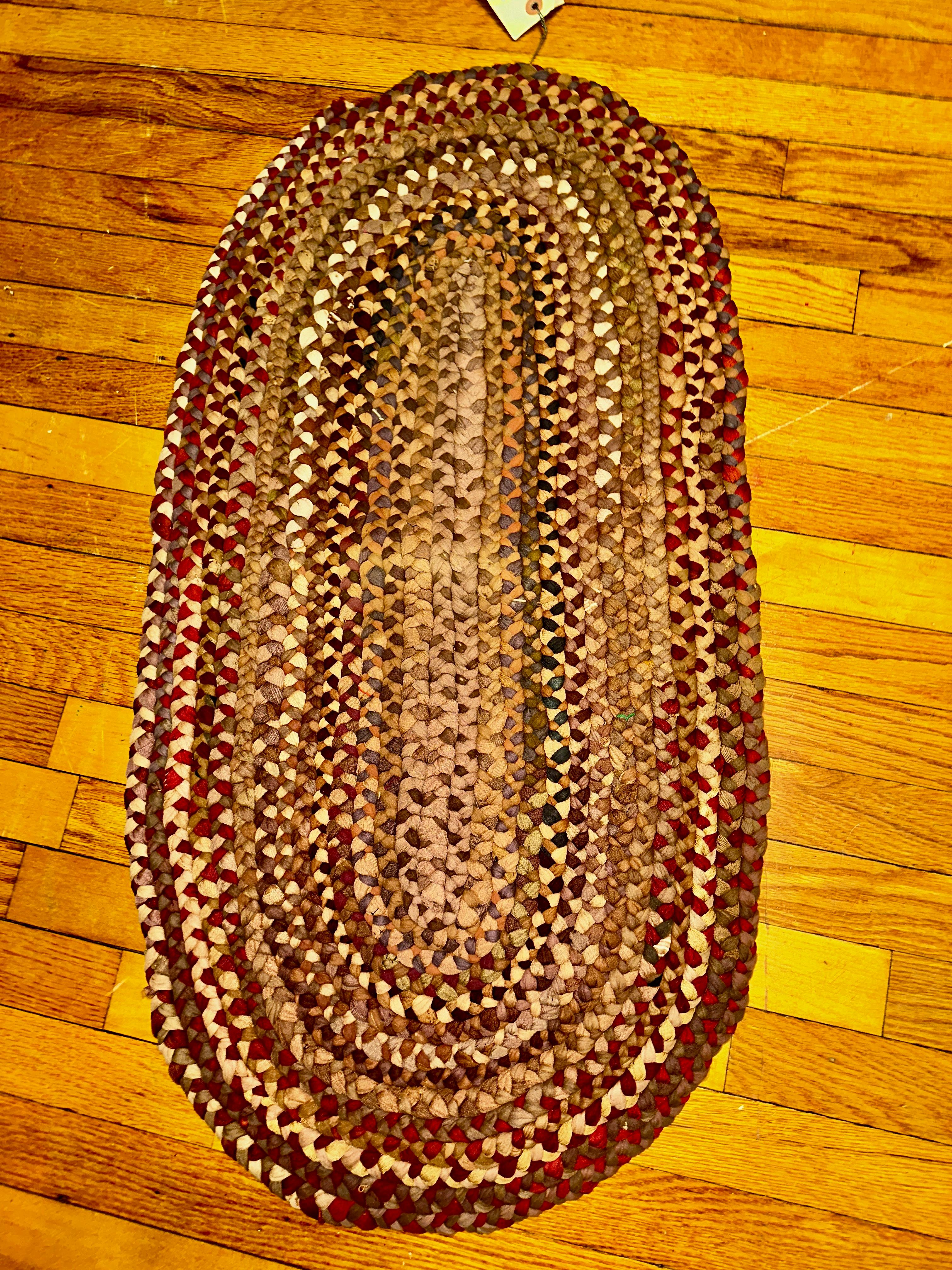 Petit tapis tressé fait main du comté de Berks, PA - AMERICAN FOLK ART - RR5112 en vente 4