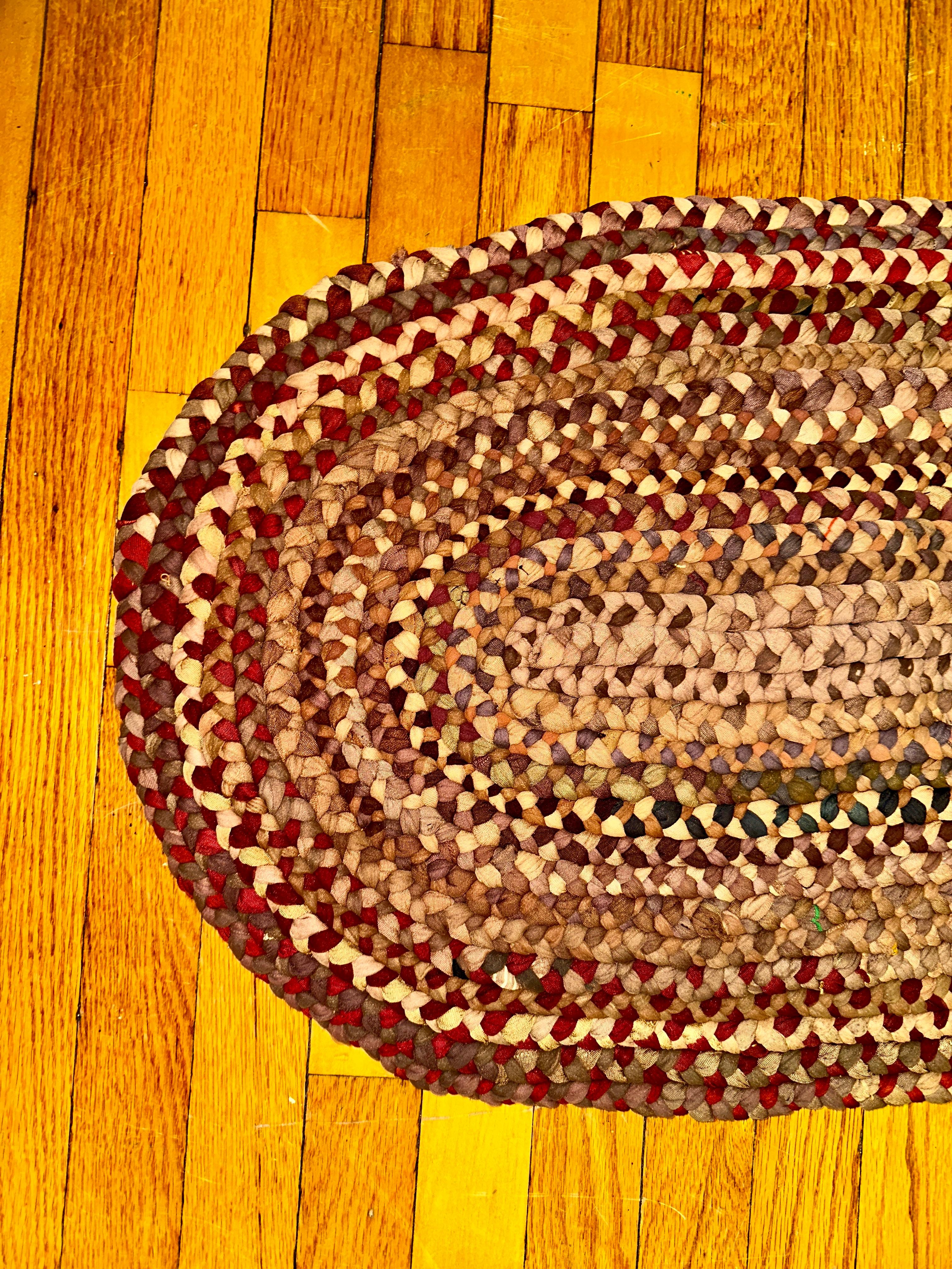 Artisanat Petit tapis tressé fait main du comté de Berks, PA - AMERICAN FOLK ART - RR5112 en vente