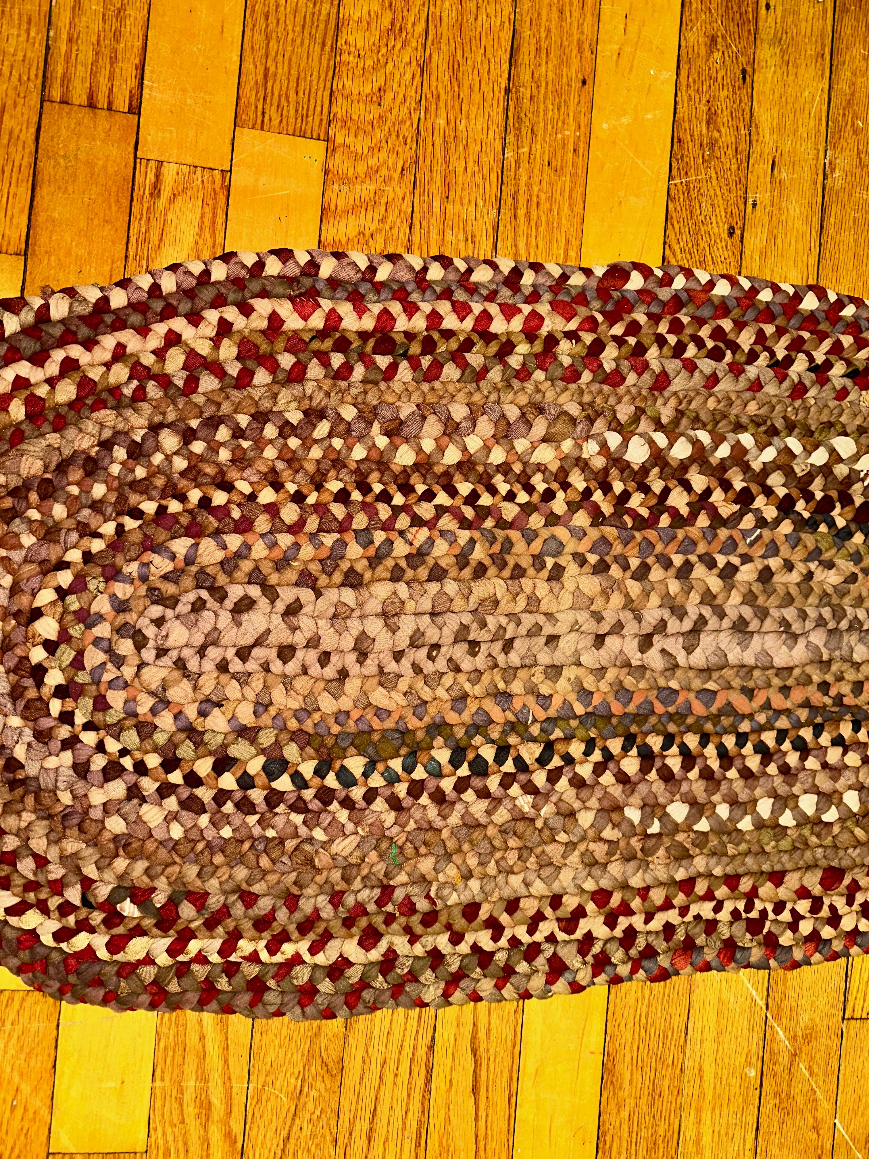 Milieu du XXe siècle Petit tapis tressé fait main du comté de Berks, PA - AMERICAN FOLK ART - RR5112 en vente