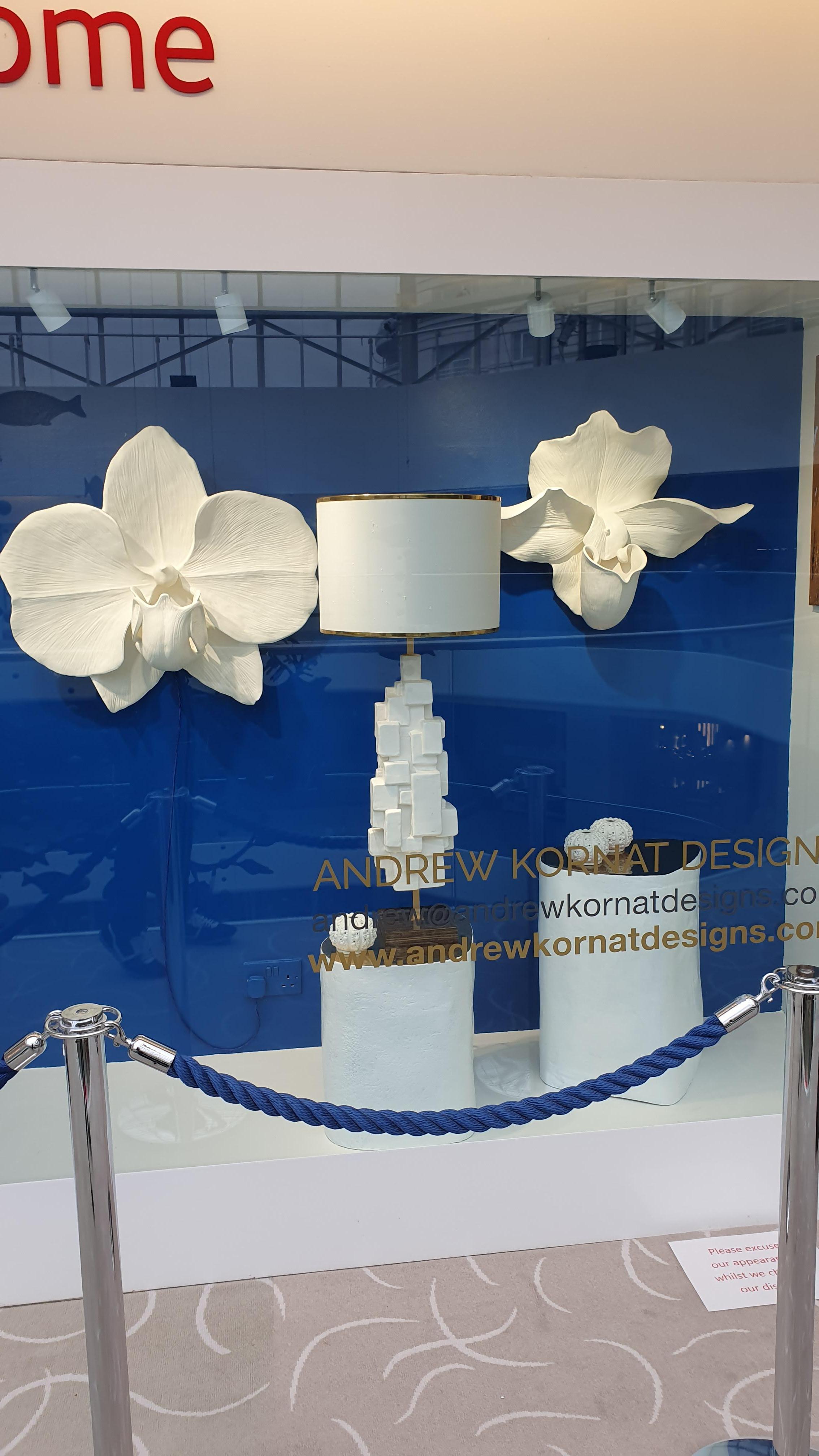 Petite table d'appoint en céramique blanche de forme irrégulière faite à la main avec plateau en glaçure or 24 carats en vente 7