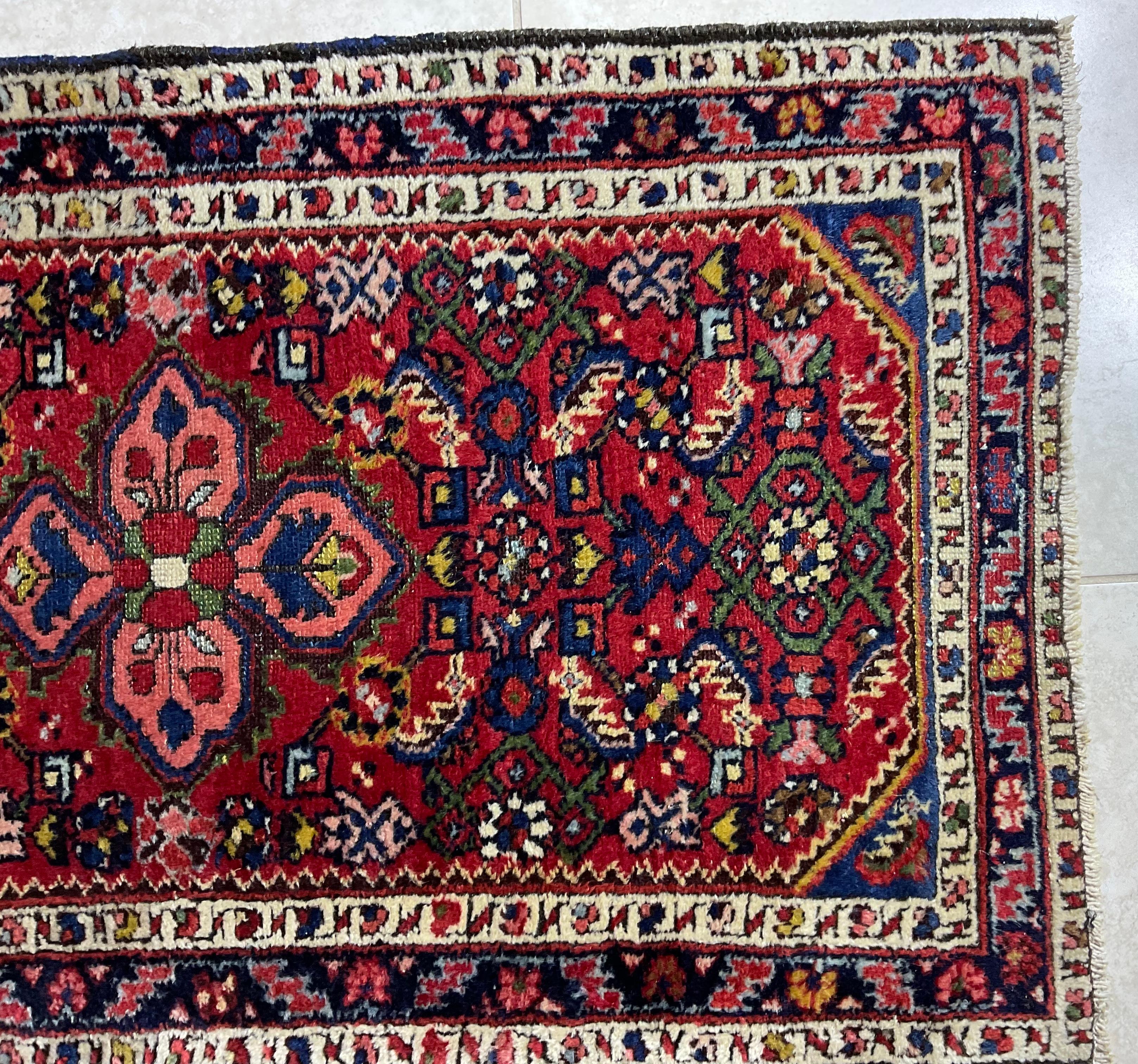 Small Handwoven Persian Rug In Good Condition For Sale In Delray Beach, FL