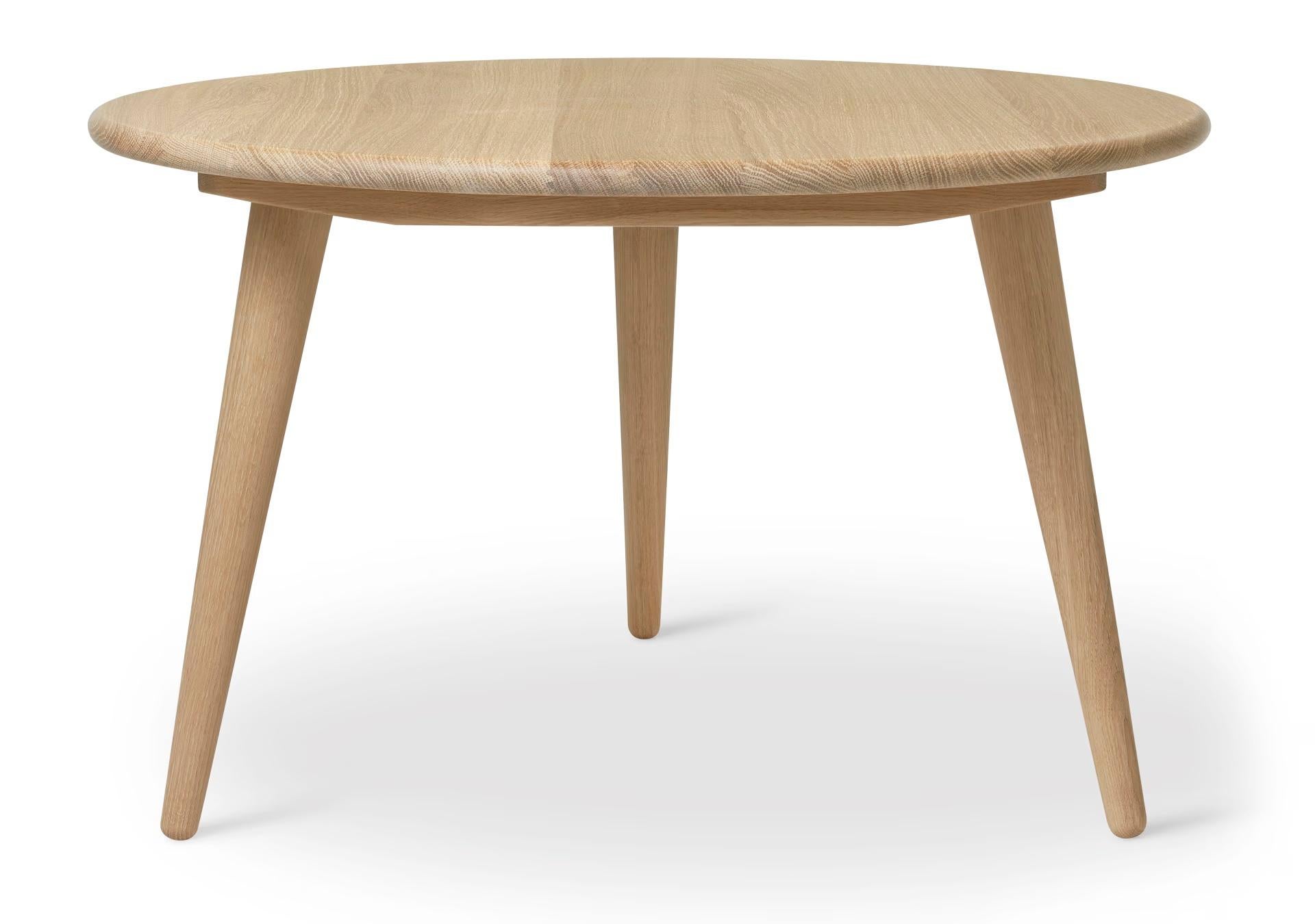 Small Hans Wegner 'CH008' Coffee Table in Oak and Soap for Carl Hansen & Son For Sale 4