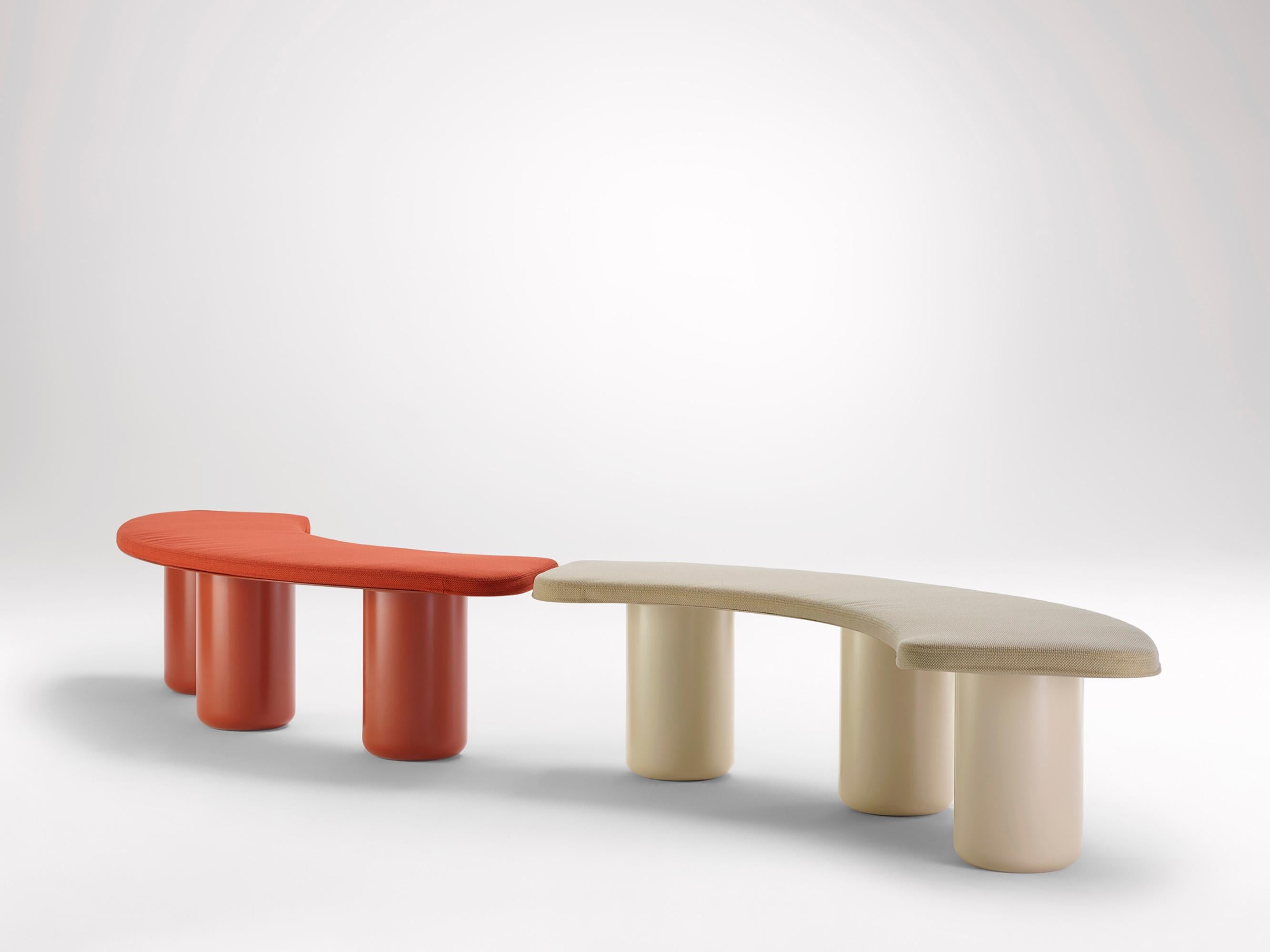 Acciaio Panchina curva piccola Headland Red di Coco Flip in vendita