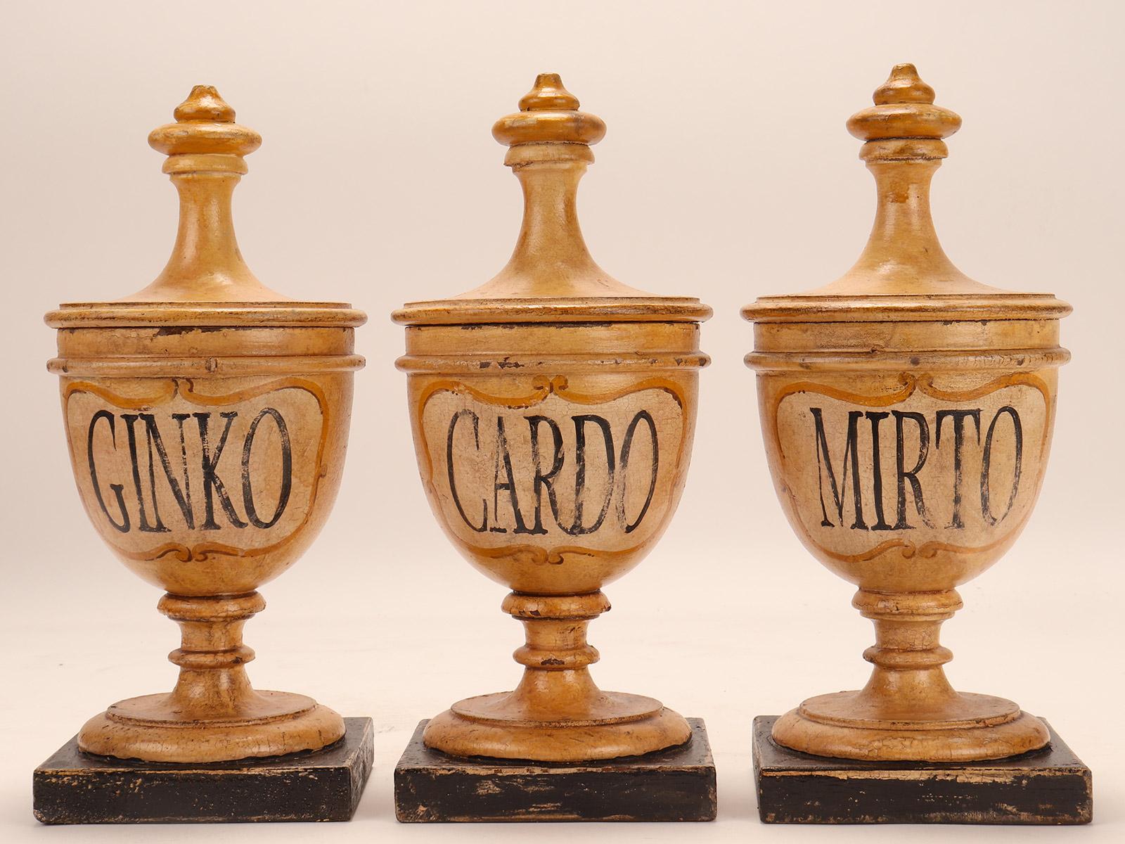 Small herbalist pharmacy wooden jars, Italy 1870. In Good Condition For Sale In Milan, IT