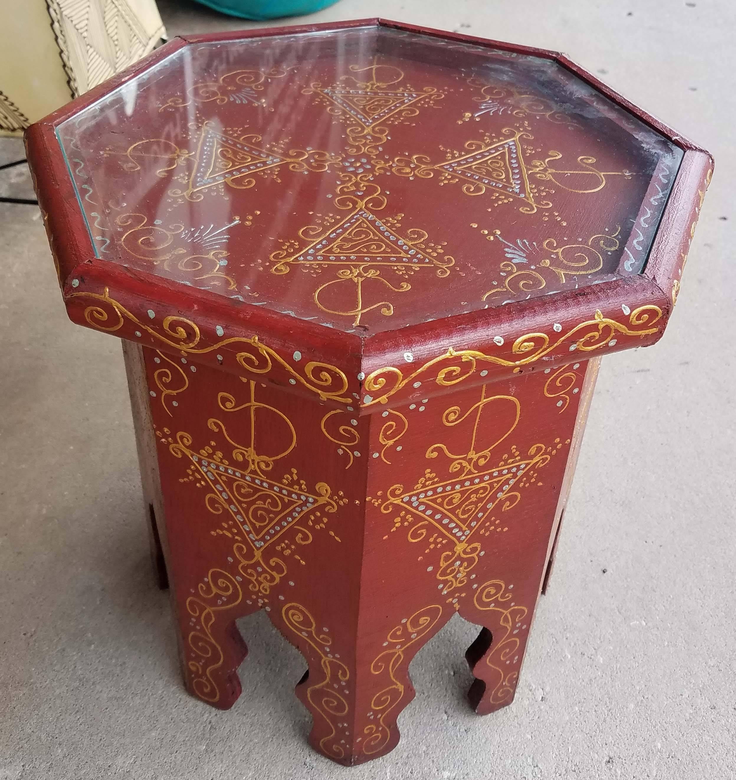 Small Hexagonal Moroccan Hand-Painted Side Table, Red In Excellent Condition For Sale In Orlando, FL
