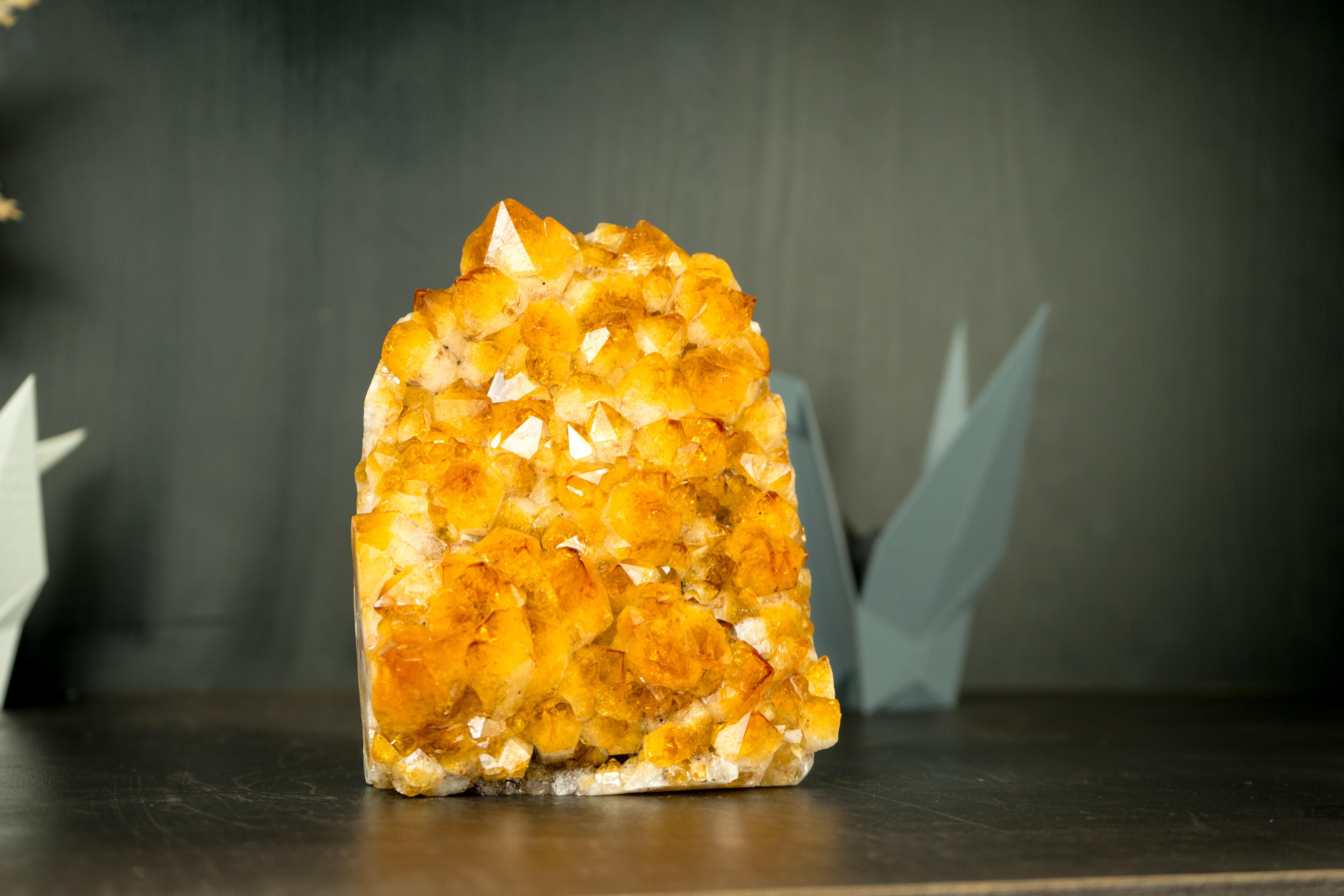 Small High-Grade Citrine Cluster with Golden Yellow Citrine Druzy In New Condition For Sale In Ametista Do Sul, BR