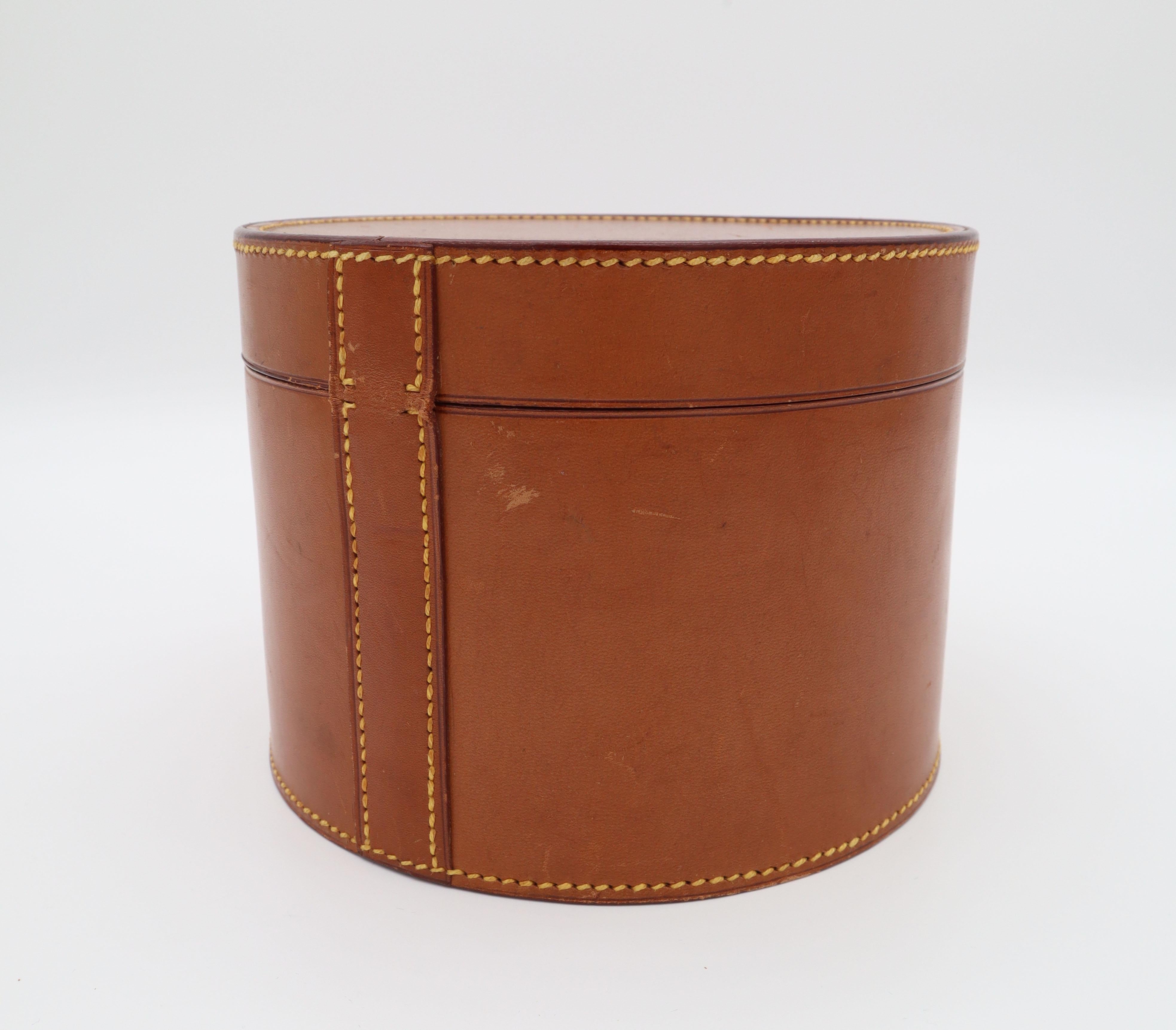 Small Hofmann Leather Hat or Silk-Scarf Box In Good Condition In Vienna, AT