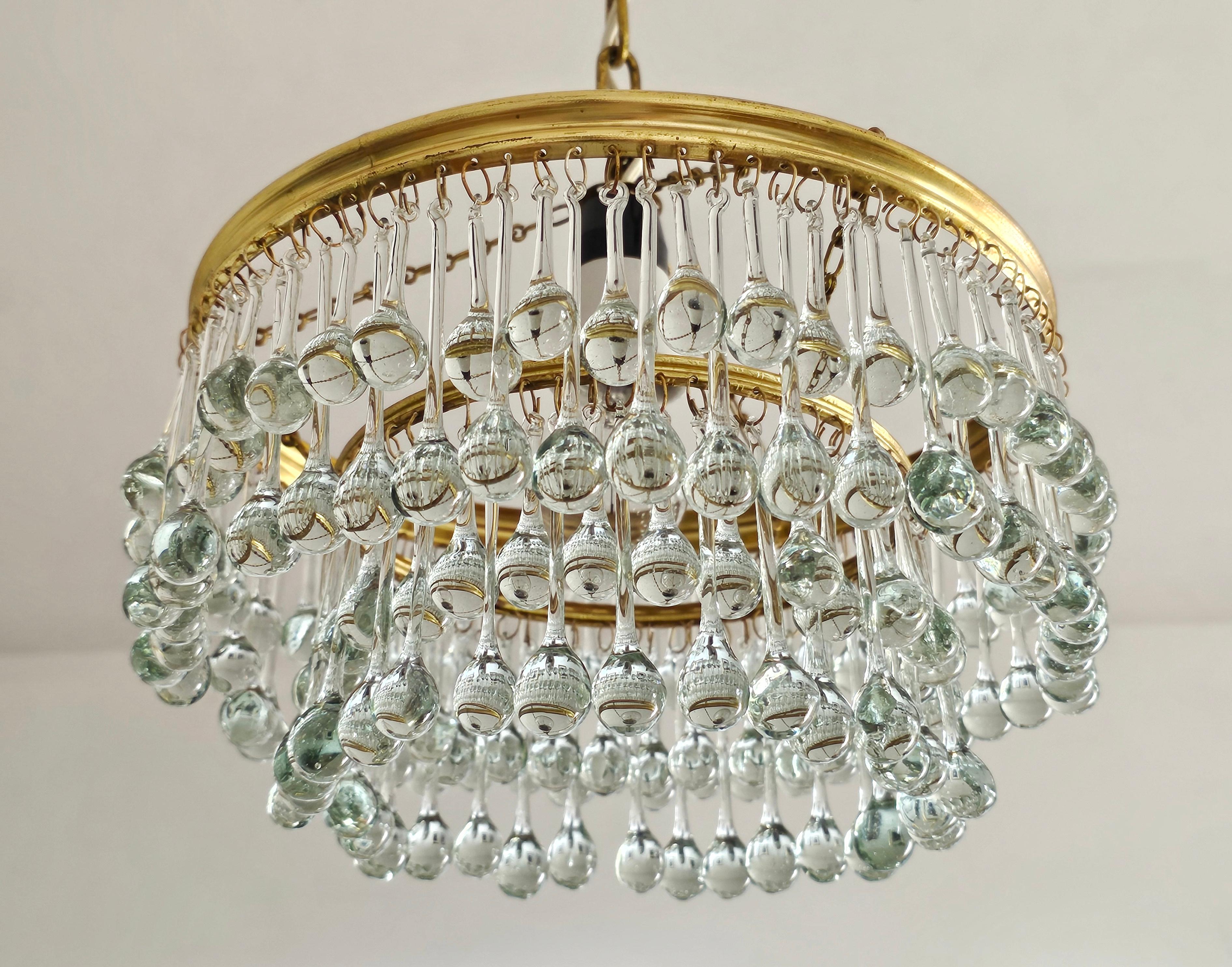 Small Hollywood Regency Chandelier with Mini Teardrop Crystals, Austria 1940s In Good Condition For Sale In Beograd, RS