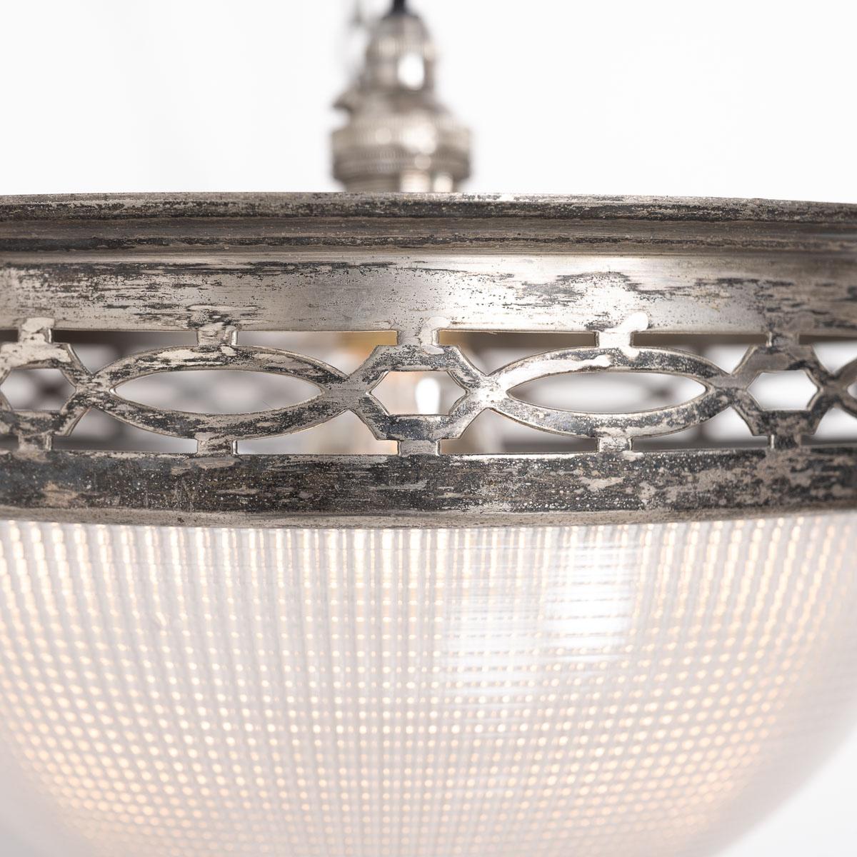 Plafoniera Holophane piccola con attacco decorativo in argento ossidato in vendita 9