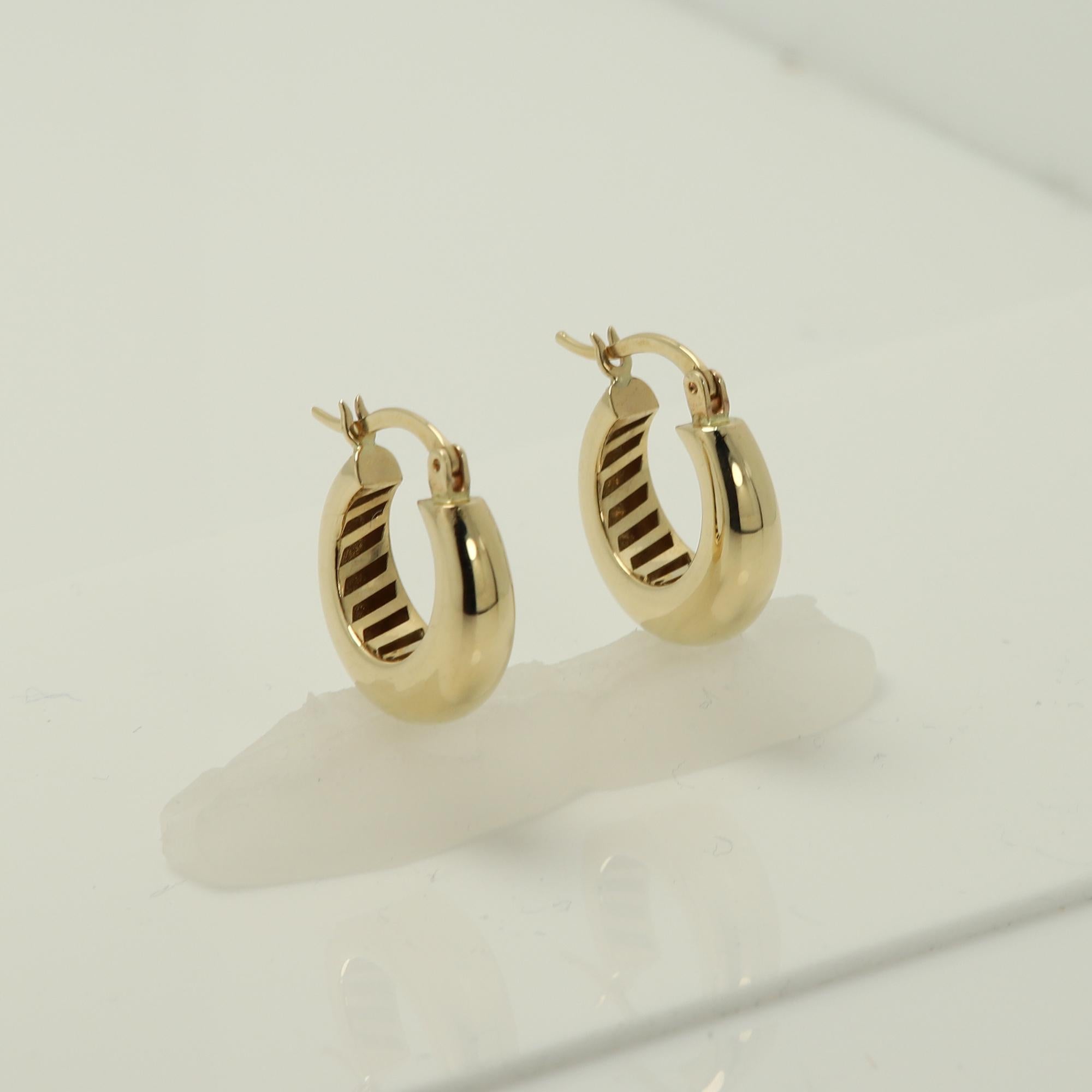 Small Huggie Hoops Made in Italy Solid 14 Karat Gold For Sale 2