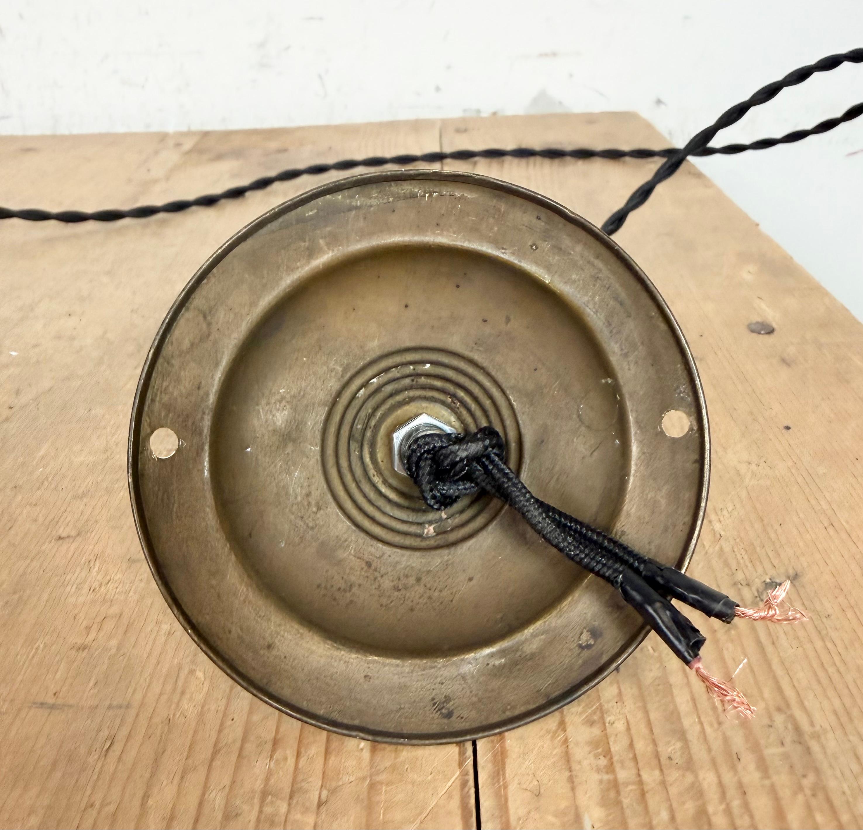 Pequeña lámpara de techo industrial de esmalte negro, años 50 en venta 3