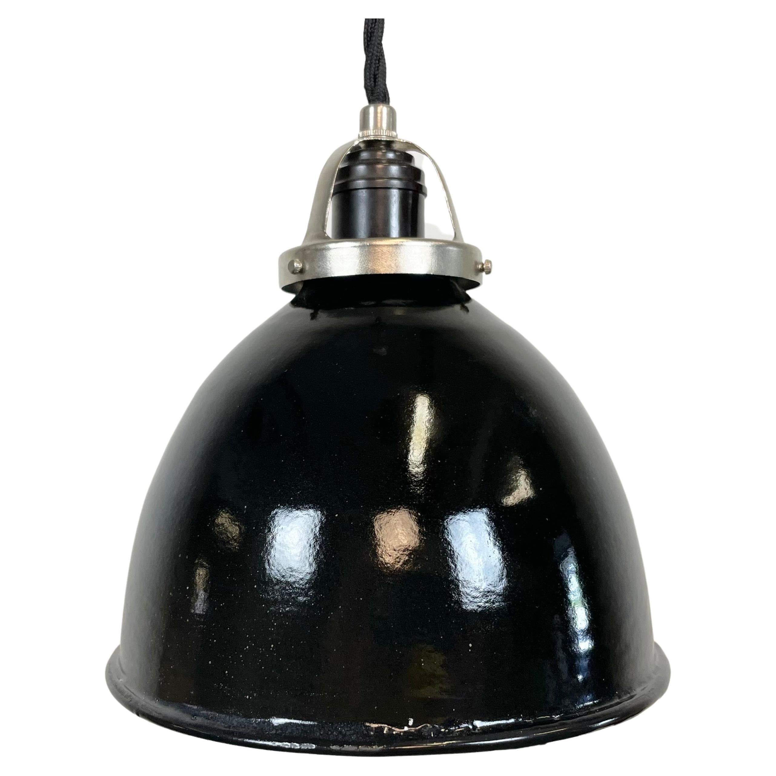 Piccola lampada a sospensione industriale in smalto nero, anni '50