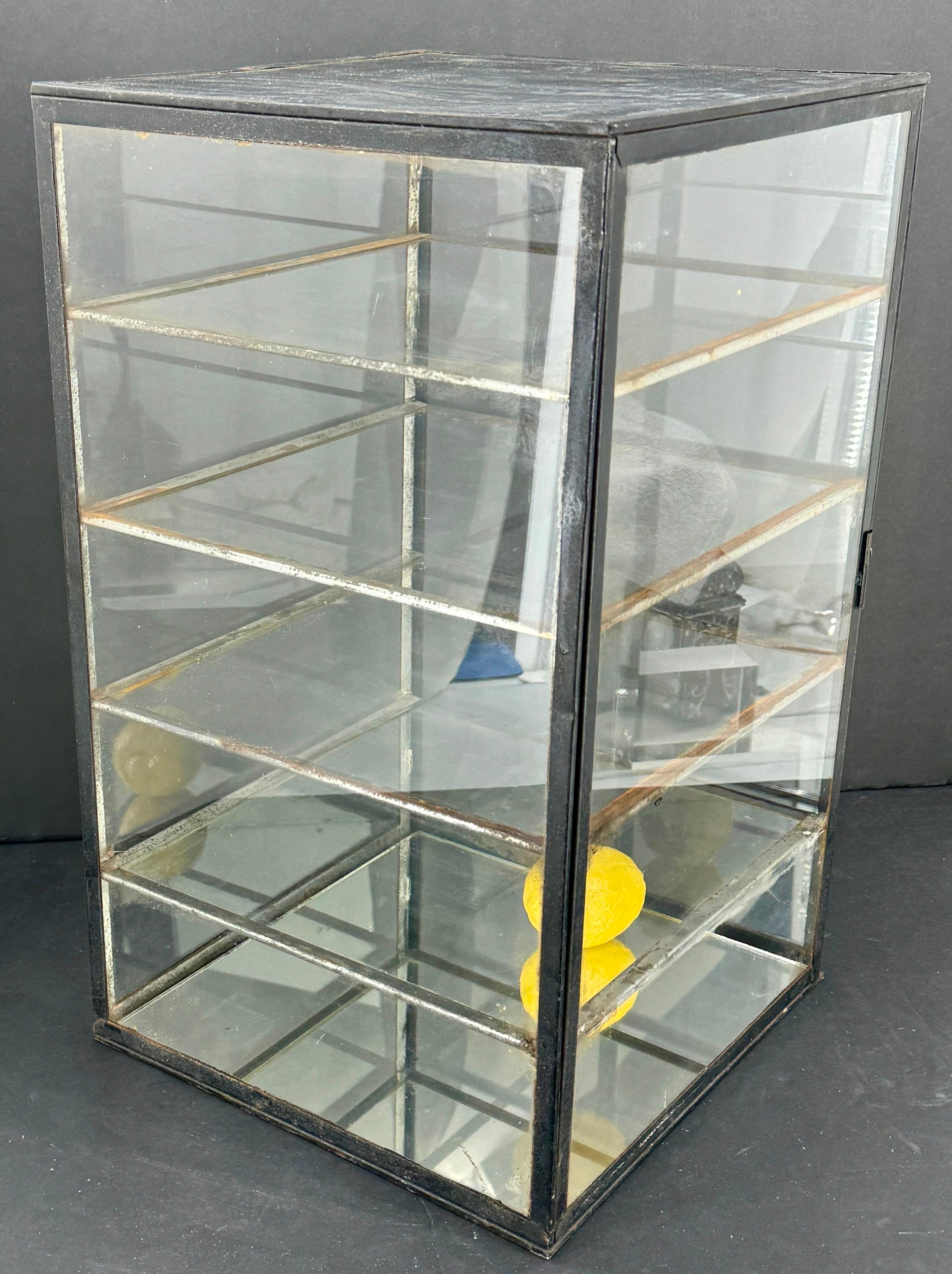 Kleine industrielle schwarz lackiert Tabelle Glas Vitrine Vitrine 6