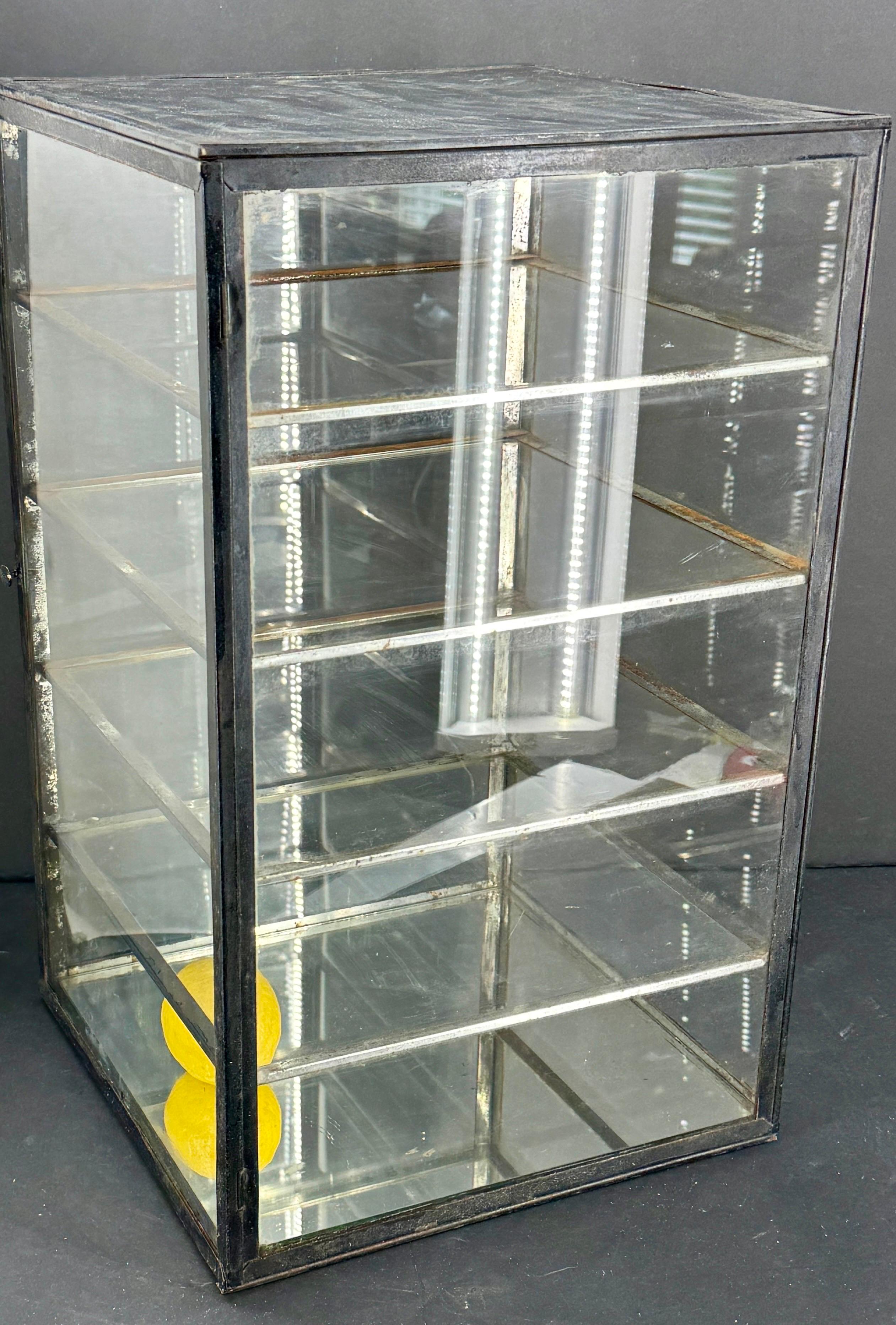 Kleine industrielle schwarz lackiert Tabelle Glas Vitrine Vitrine 8