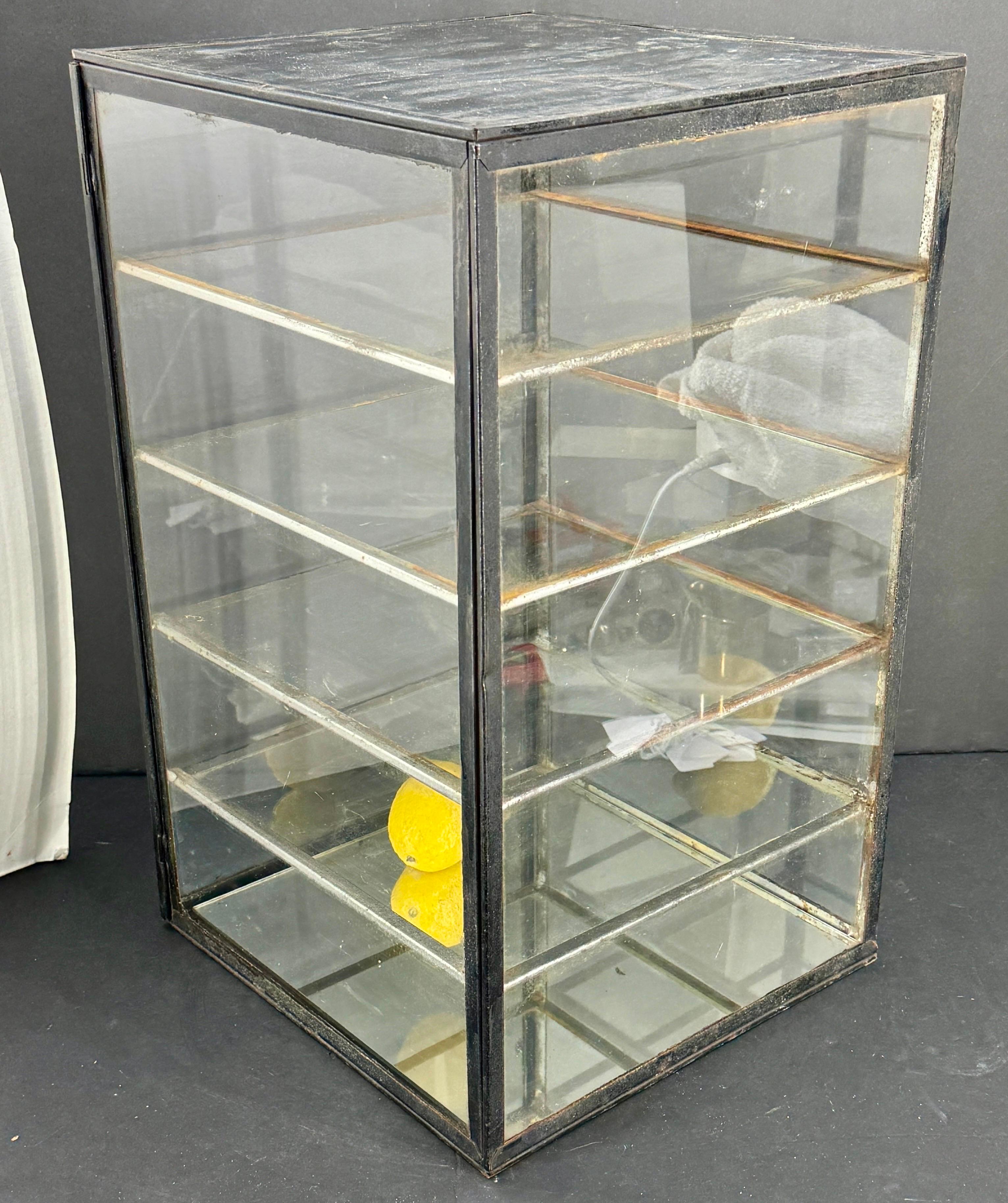 Kleine industrielle schwarz lackiert Tabelle Glas Vitrine Vitrine 10