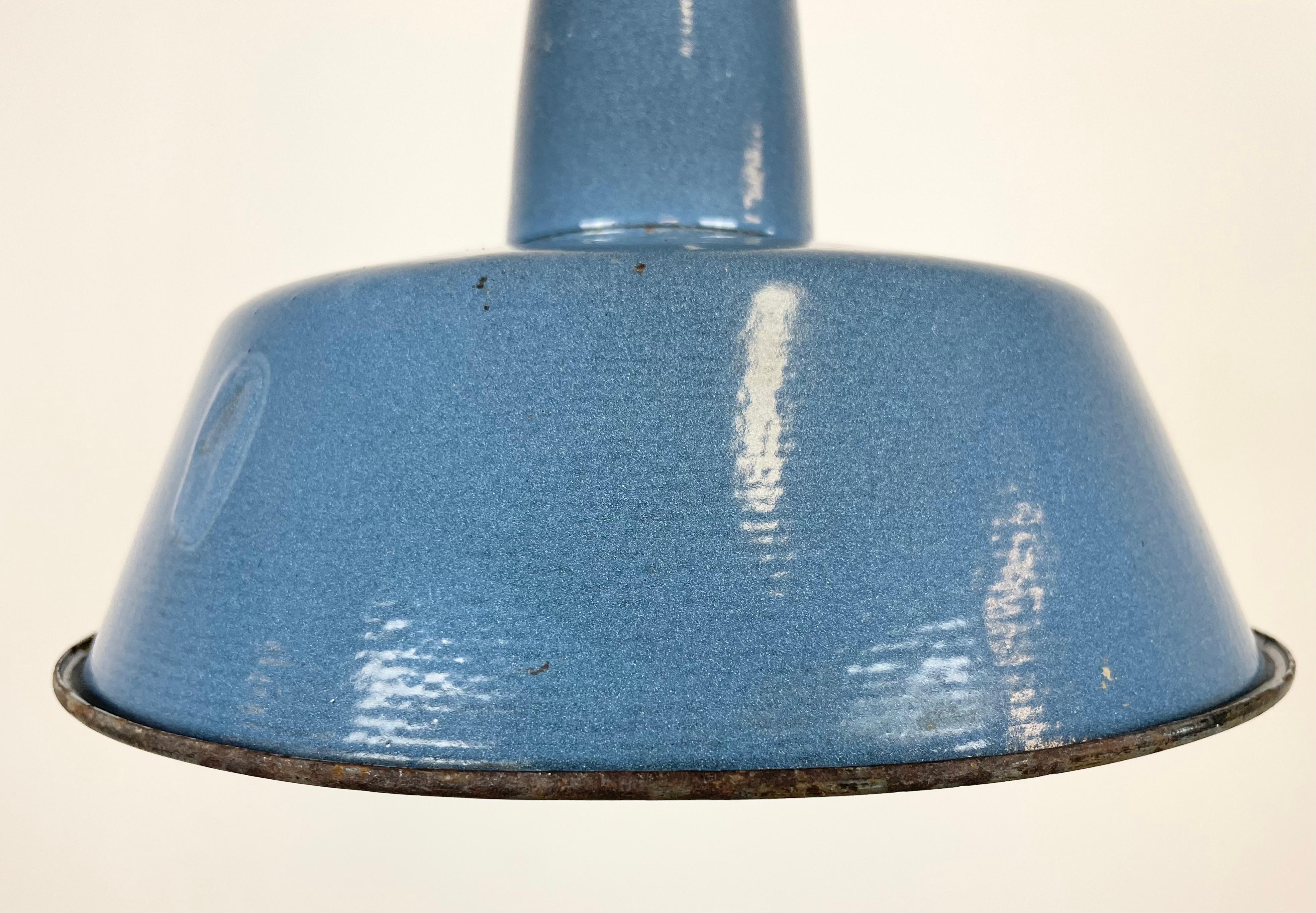 Small Industrial Blue Enamel Pendant Lamp, 1960s In Good Condition For Sale In Kojetice, CZ