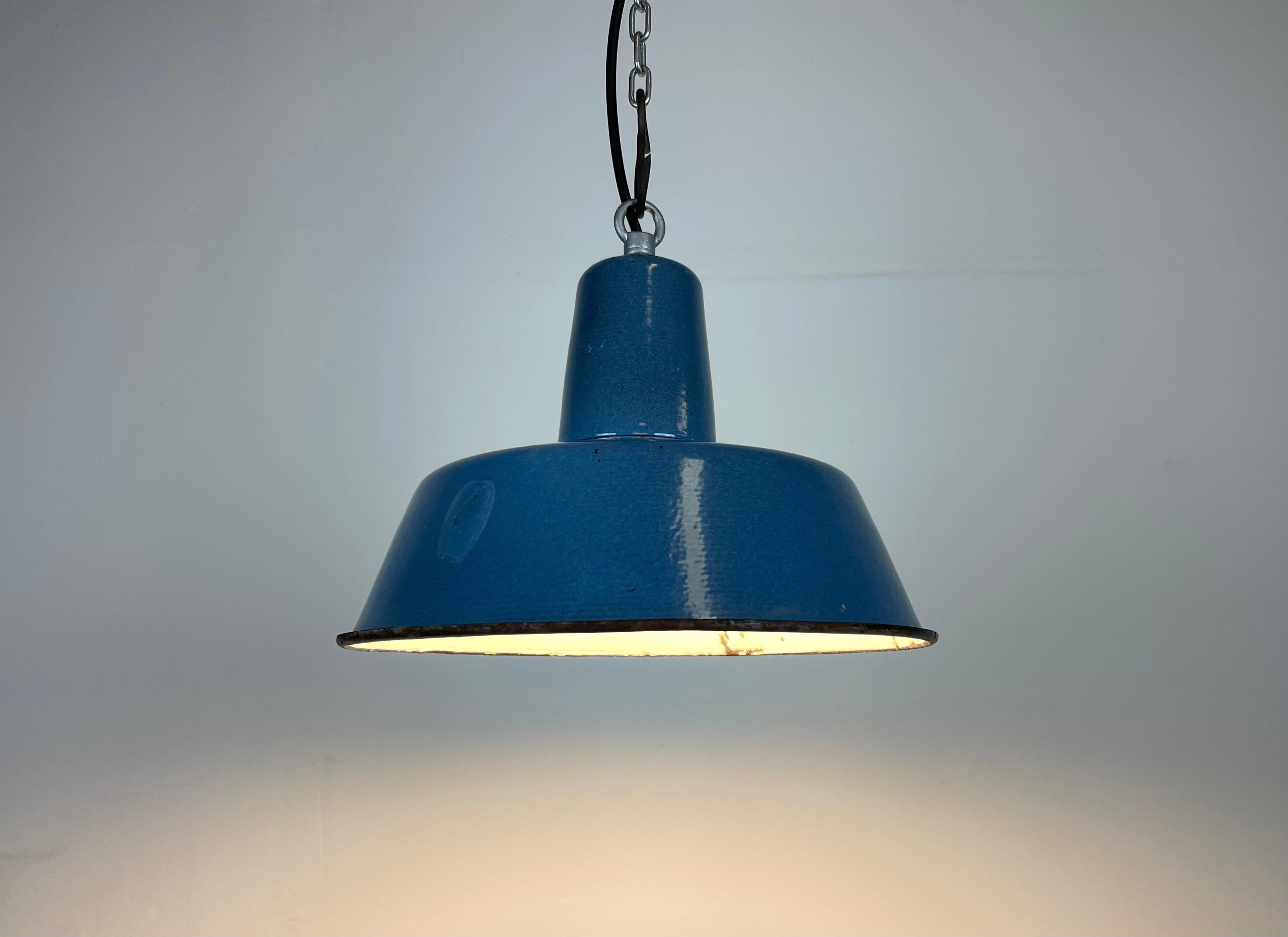 Small Industrial Blue Enamel Pendant Lamp, 1960s For Sale 3