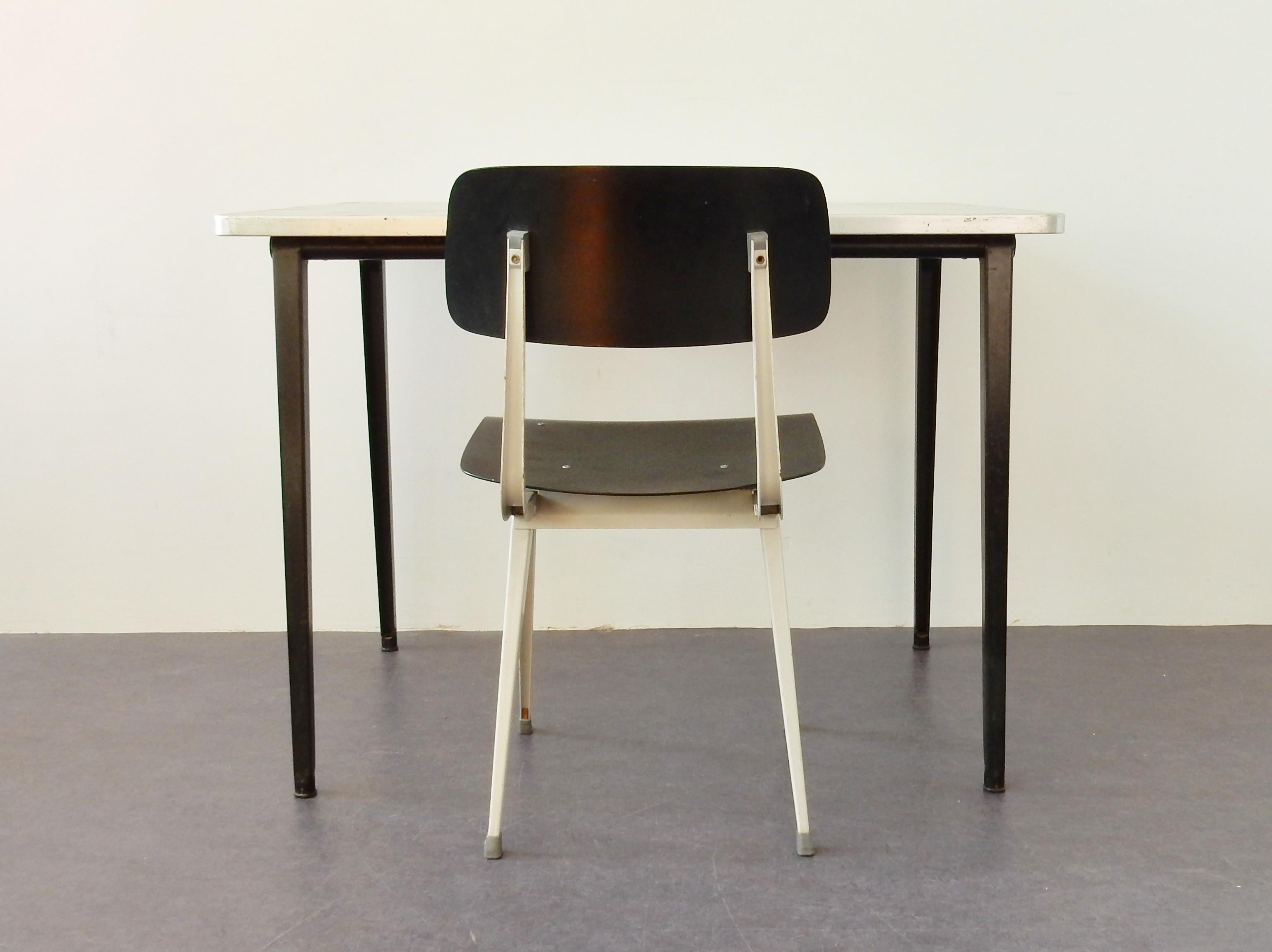 Small Industrial Desk Table Set by Friso Kramer for Ahrend de Cirkel, 1950s In Good Condition In Steenwijk, NL