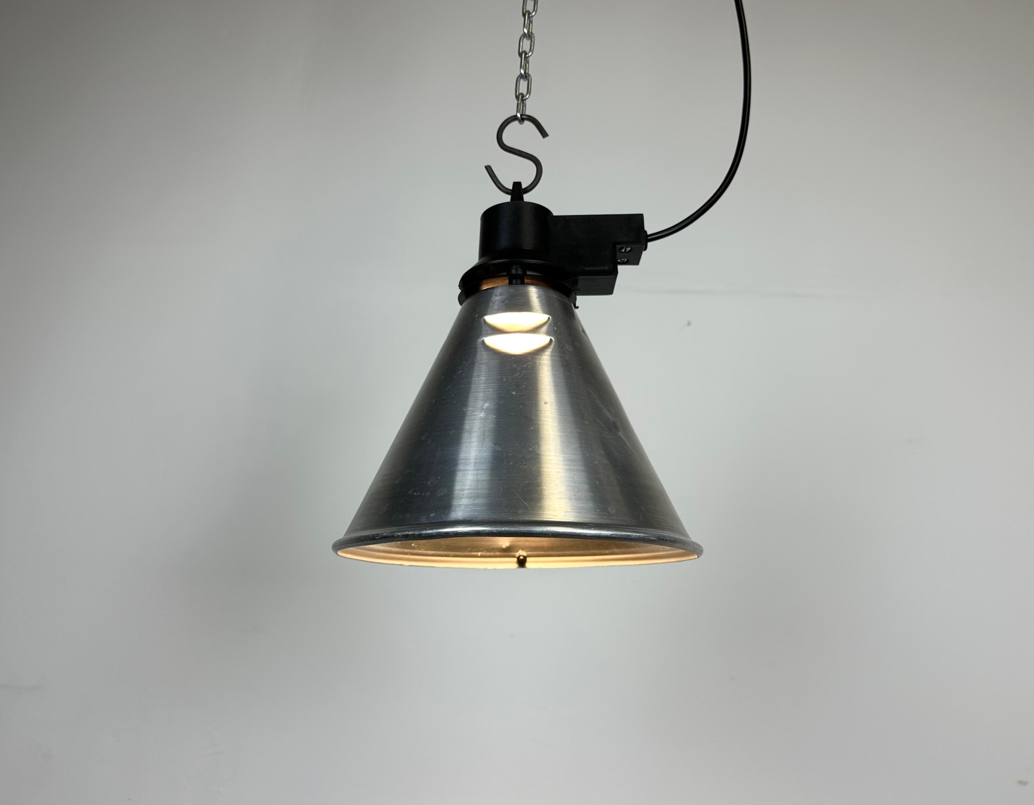 Small Industrial French Aluminium Pendant Lamp, 1960s For Sale 5